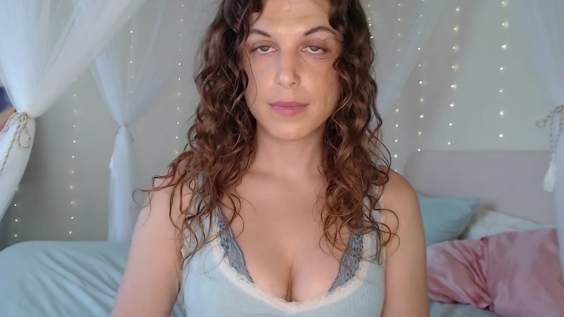 Gallery image thumbnail from Emilysworld's myfreecams stream on, 04/14/2024, 22:24 image 20 of 20