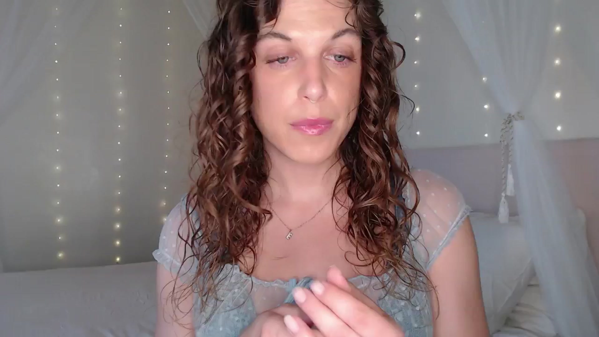 Gallery image thumbnail from Emilysworld's myfreecams stream on, 04/28/2024, 01:38 image 6 of 20