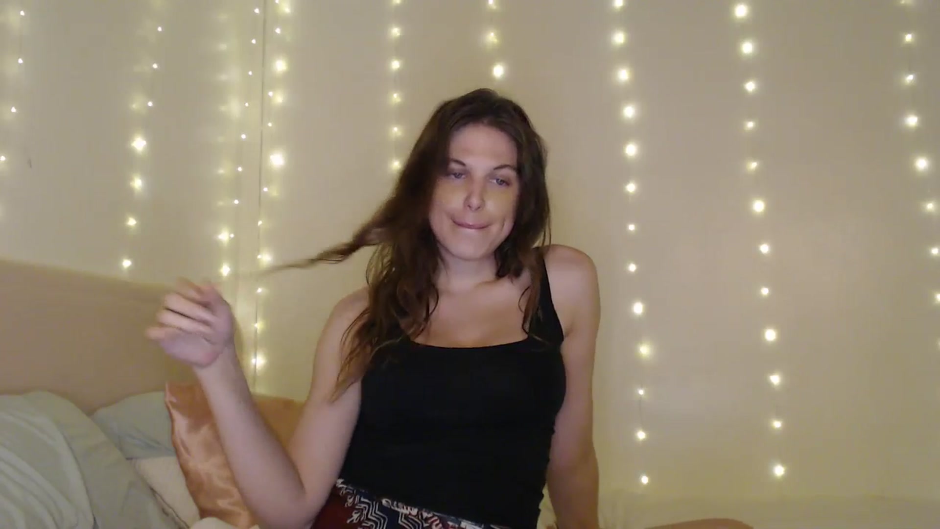 Gallery image thumbnail from Emilysworld's myfreecams stream on, 07/02/2024, 04:20 image 15 of 20