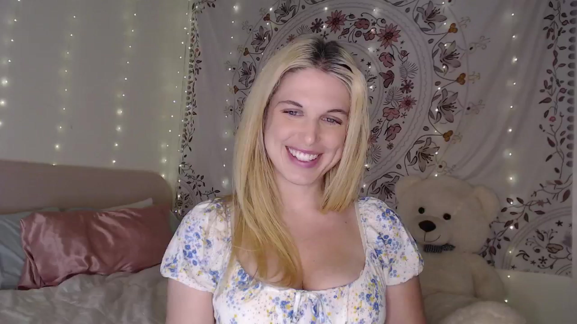 Gallery image thumbnail from Emilysworld's myfreecams stream on, 09/19/2024, 01:52 image 20 of 20