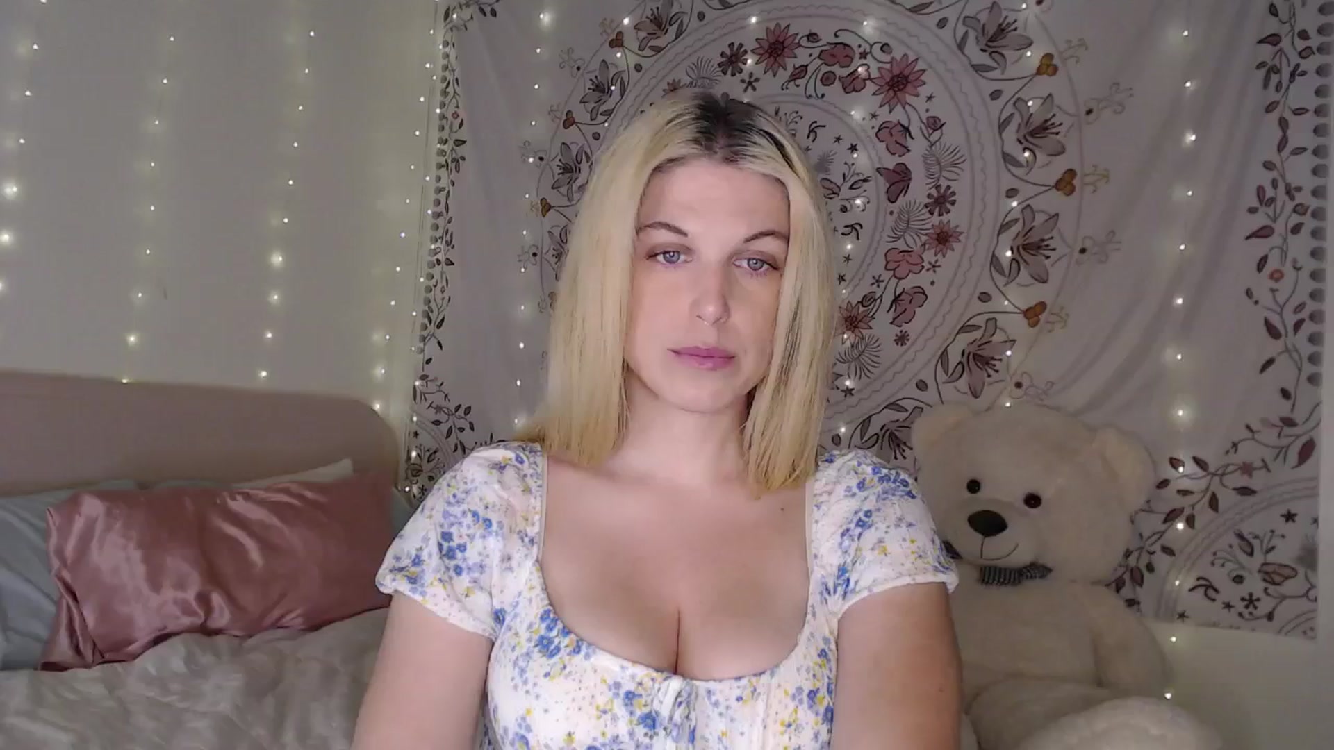 Gallery image thumbnail from Emilysworld's myfreecams stream on, 09/19/2024, 01:52 image 1 of 20