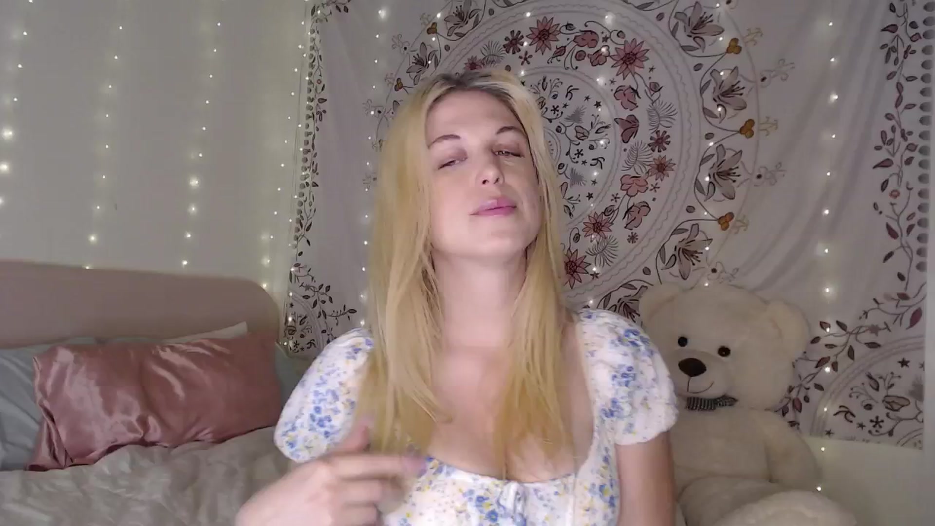 Gallery image thumbnail from Emilysworld's myfreecams stream on, 09/19/2024, 01:52 image 4 of 20