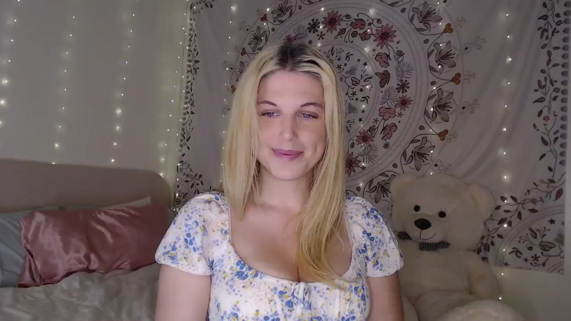 Gallery image thumbnail from Emilysworld's myfreecams stream on, 09/19/2024, 01:52 image 6 of 20