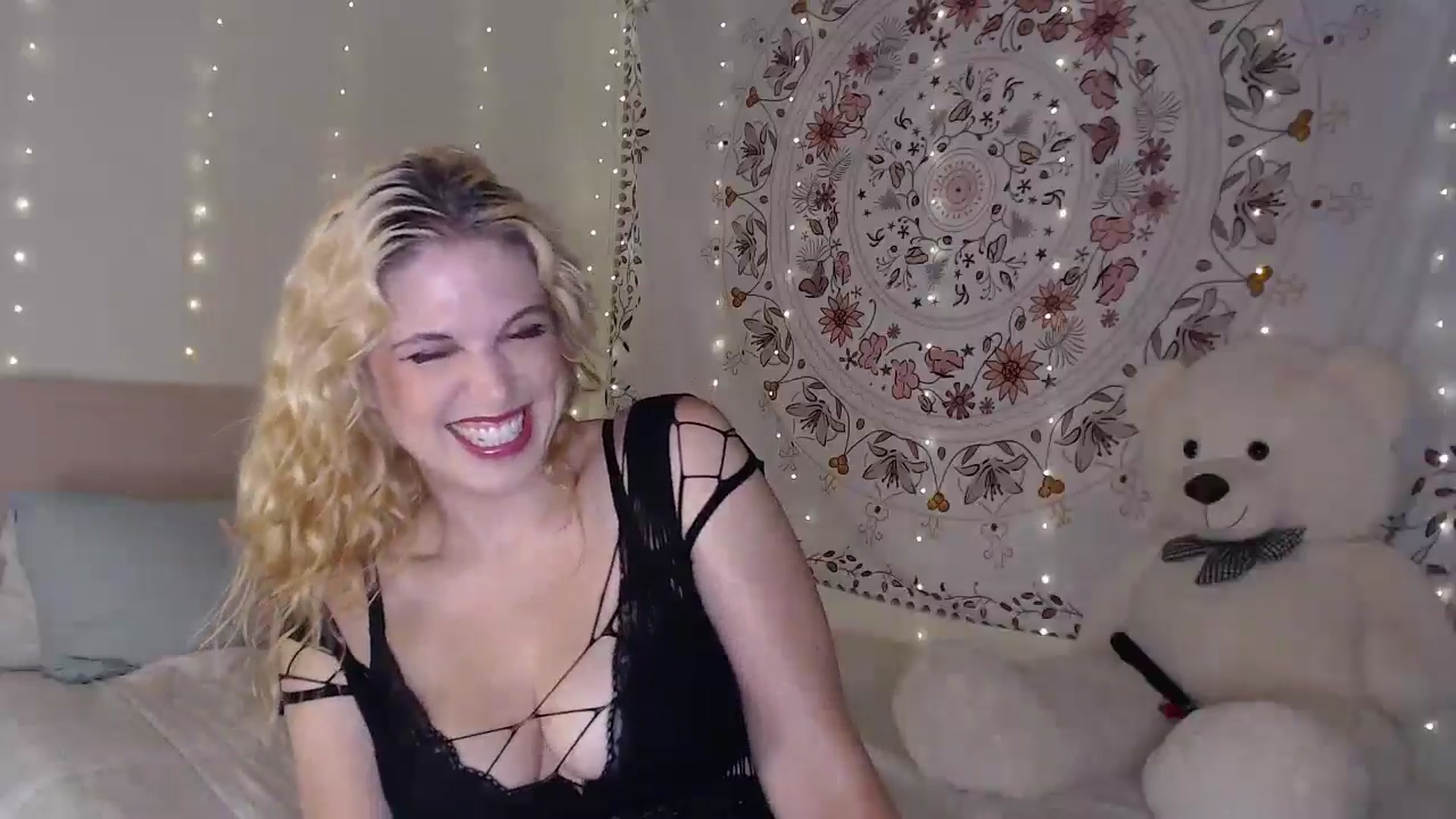 Gallery image thumbnail from Emilysworld's myfreecams stream on, 09/21/2024, 04:01 image 5 of 20