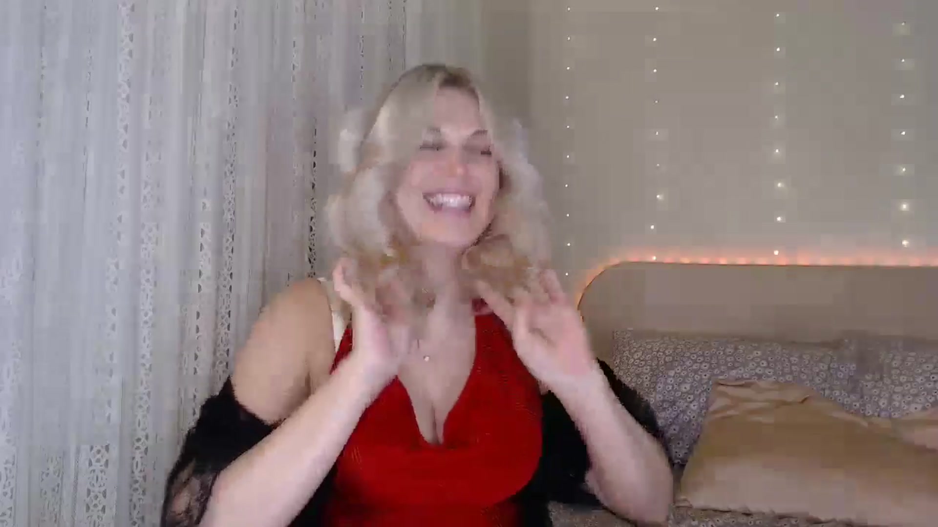 Gallery image thumbnail from Emilysworld's myfreecams stream on, 03/17/2025, 07:04 image 10 of 20