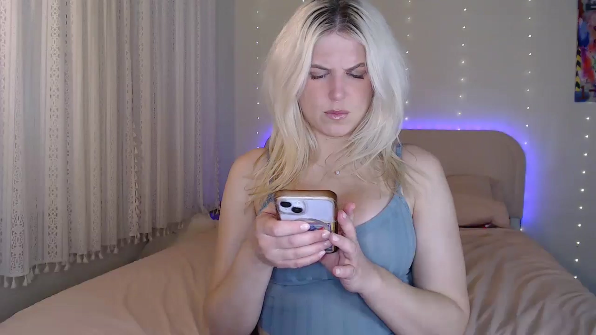 Gallery image thumbnail from Emilysworld's myfreecams stream on, 04/04/2025, 04:24 image 14 of 20