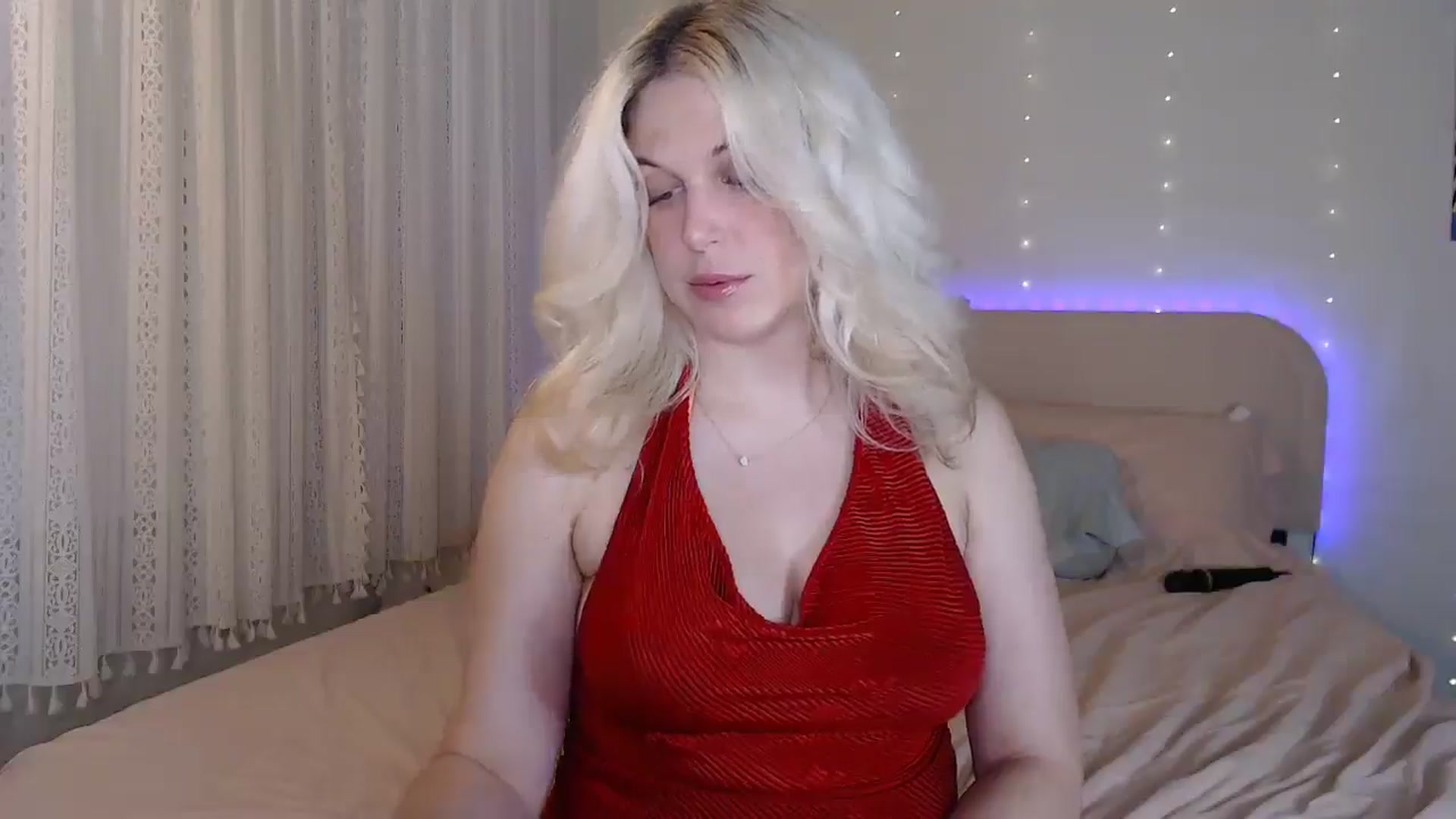 Gallery image thumbnail from Emilysworld's myfreecams stream on, 04/07/2025, 02:32 image 4 of 20