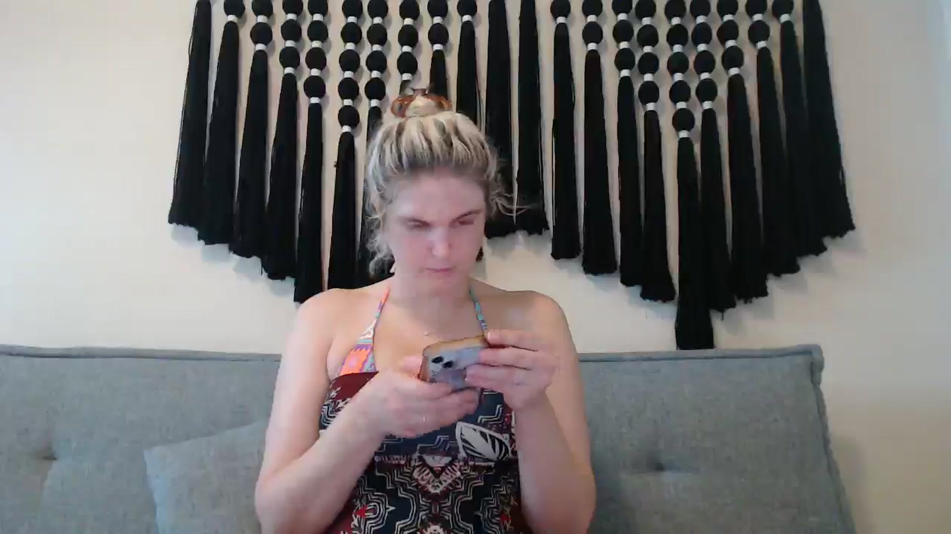 Gallery image thumbnail from Emilysworld's myfreecams stream on, 04/16/2025, 23:50 image 2 of 20