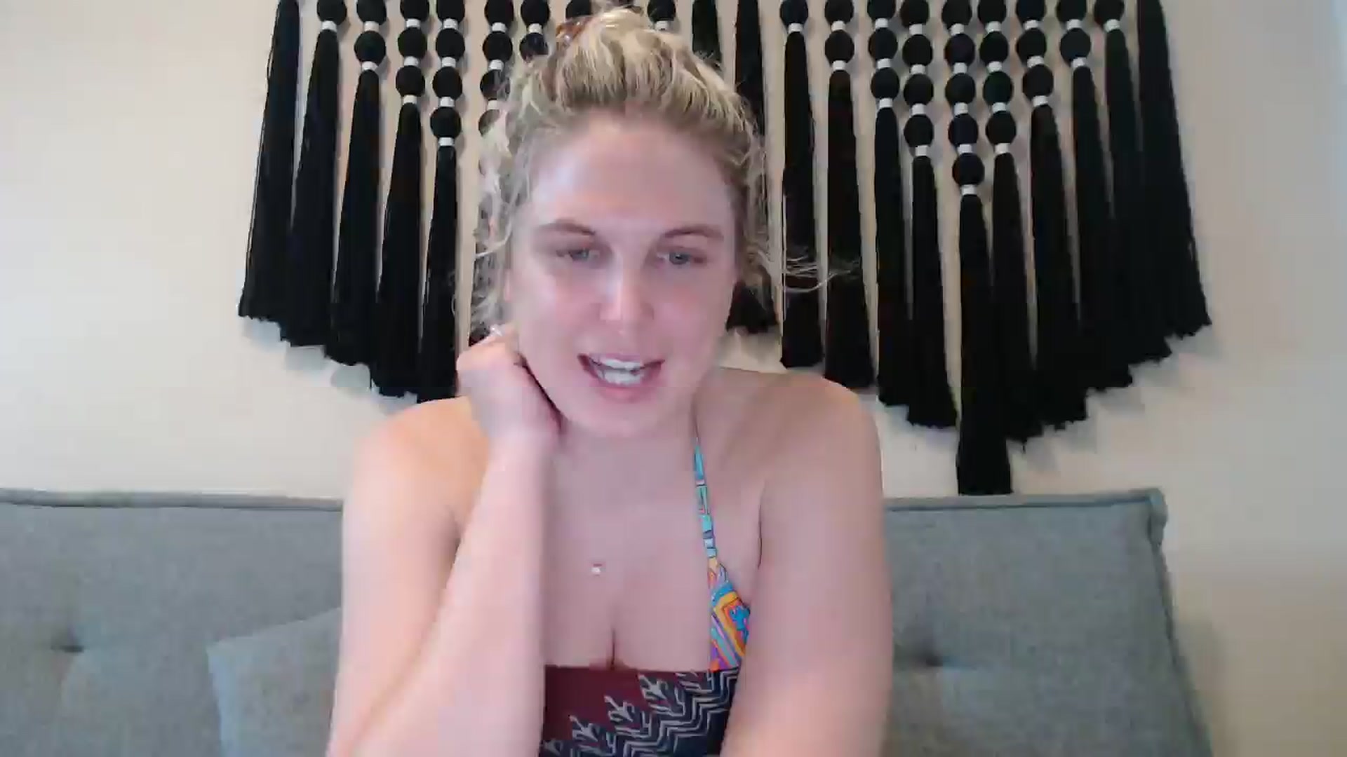Gallery image thumbnail from Emilysworld's myfreecams stream on, 04/16/2025, 23:50 image 8 of 20