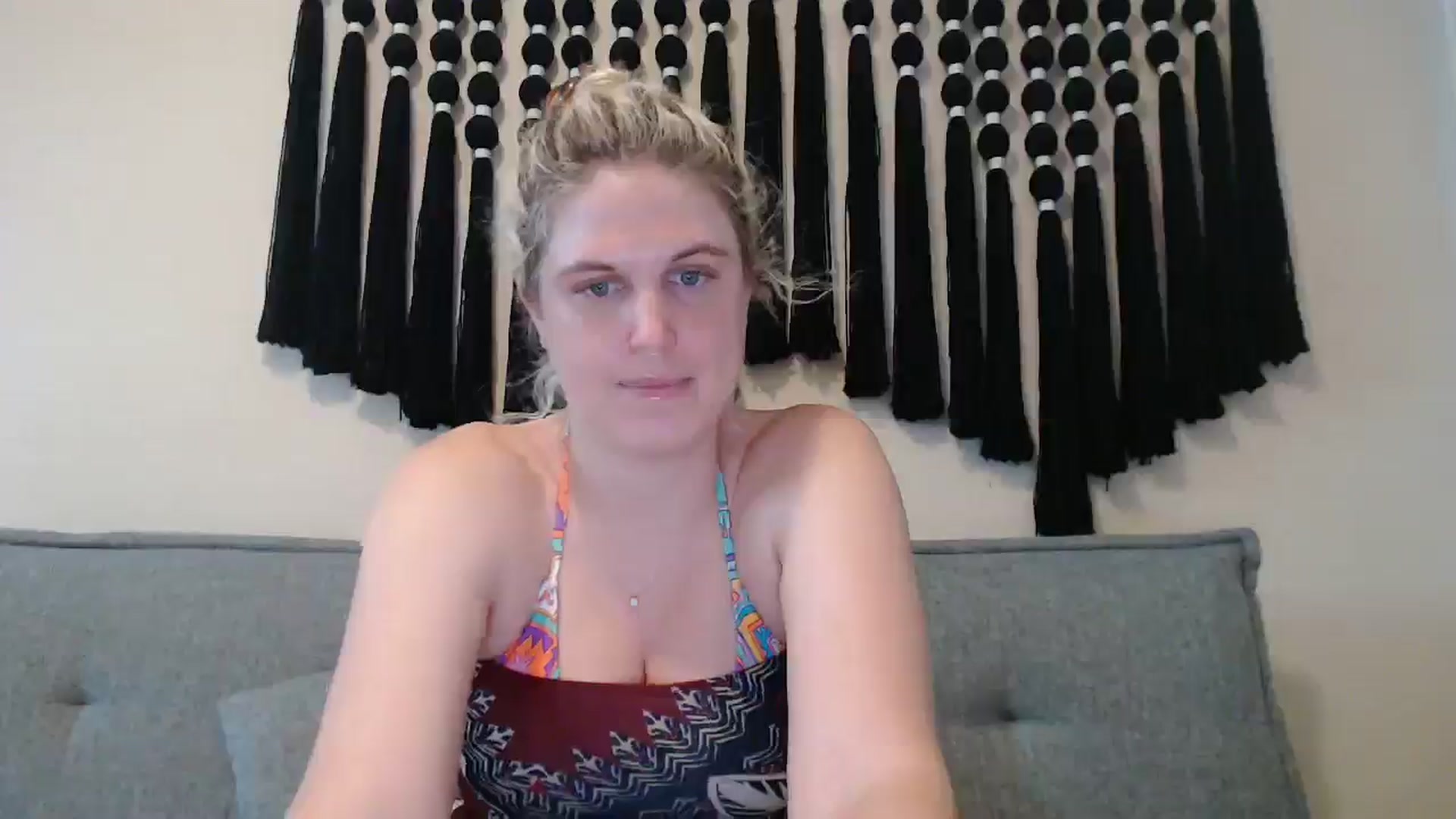 Gallery image thumbnail from Emilysworld's myfreecams stream on, 04/16/2025, 23:50 image 18 of 20