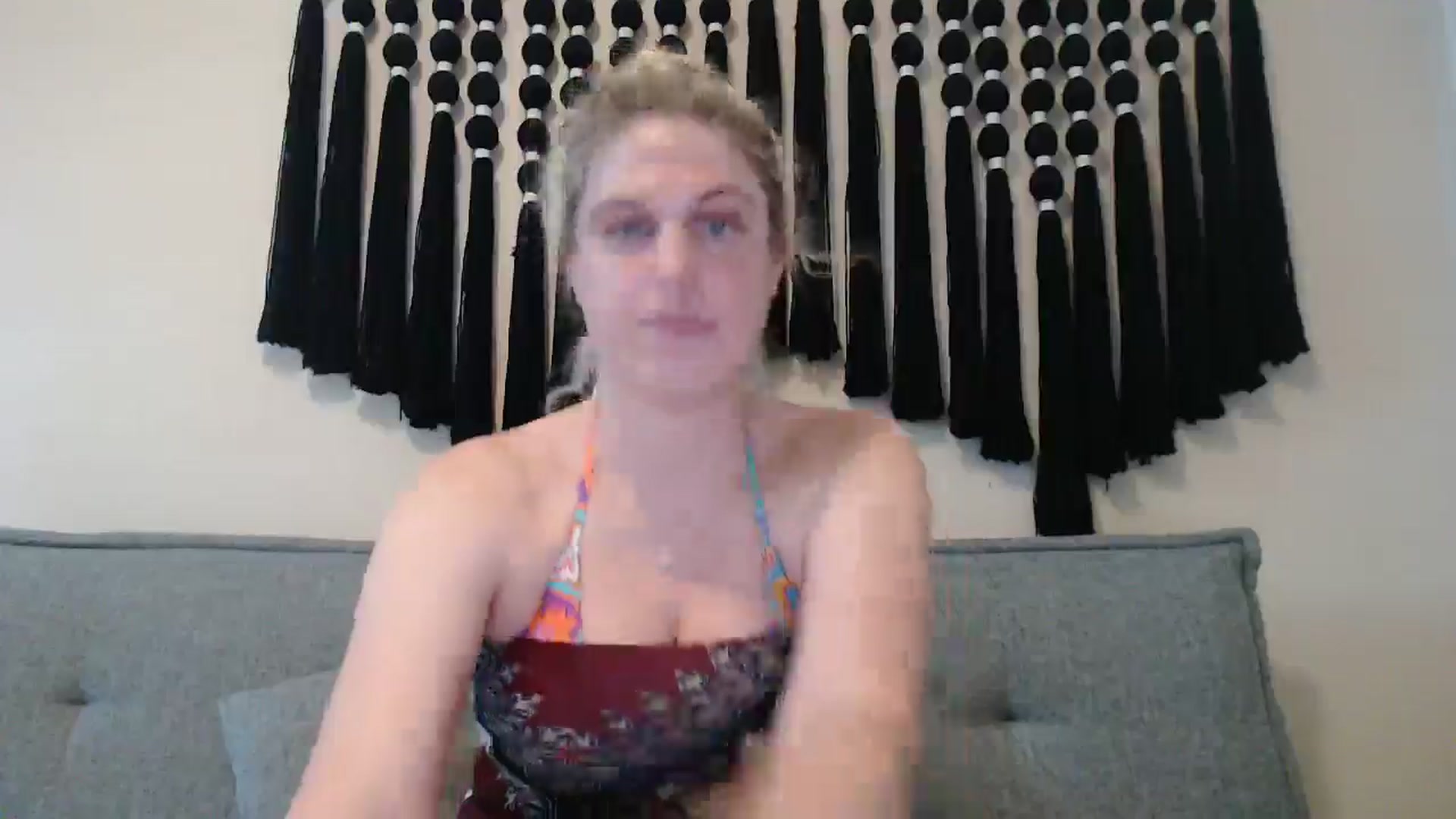 Gallery image thumbnail from Emilysworld's myfreecams stream on, 04/16/2025, 23:50 image 19 of 20