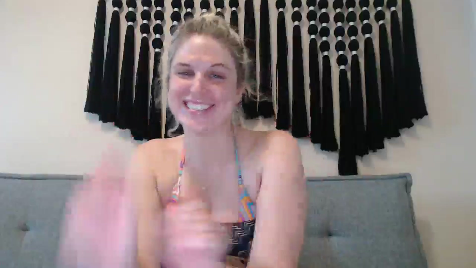 Gallery image thumbnail from Emilysworld's myfreecams stream on, 04/16/2025, 23:50 image 14 of 20
