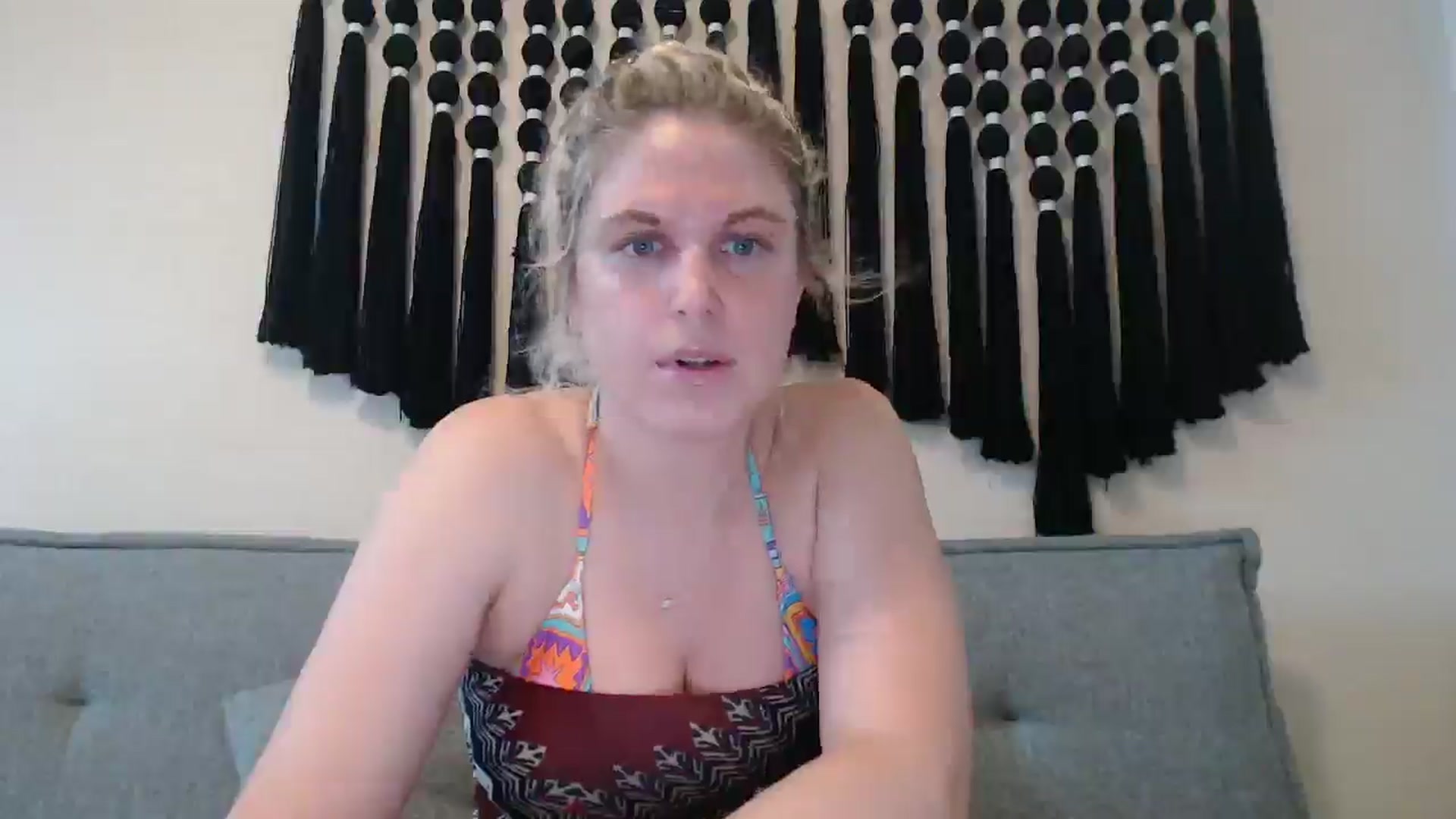 Gallery image thumbnail from Emilysworld's myfreecams stream on, 04/16/2025, 23:50 image 6 of 20