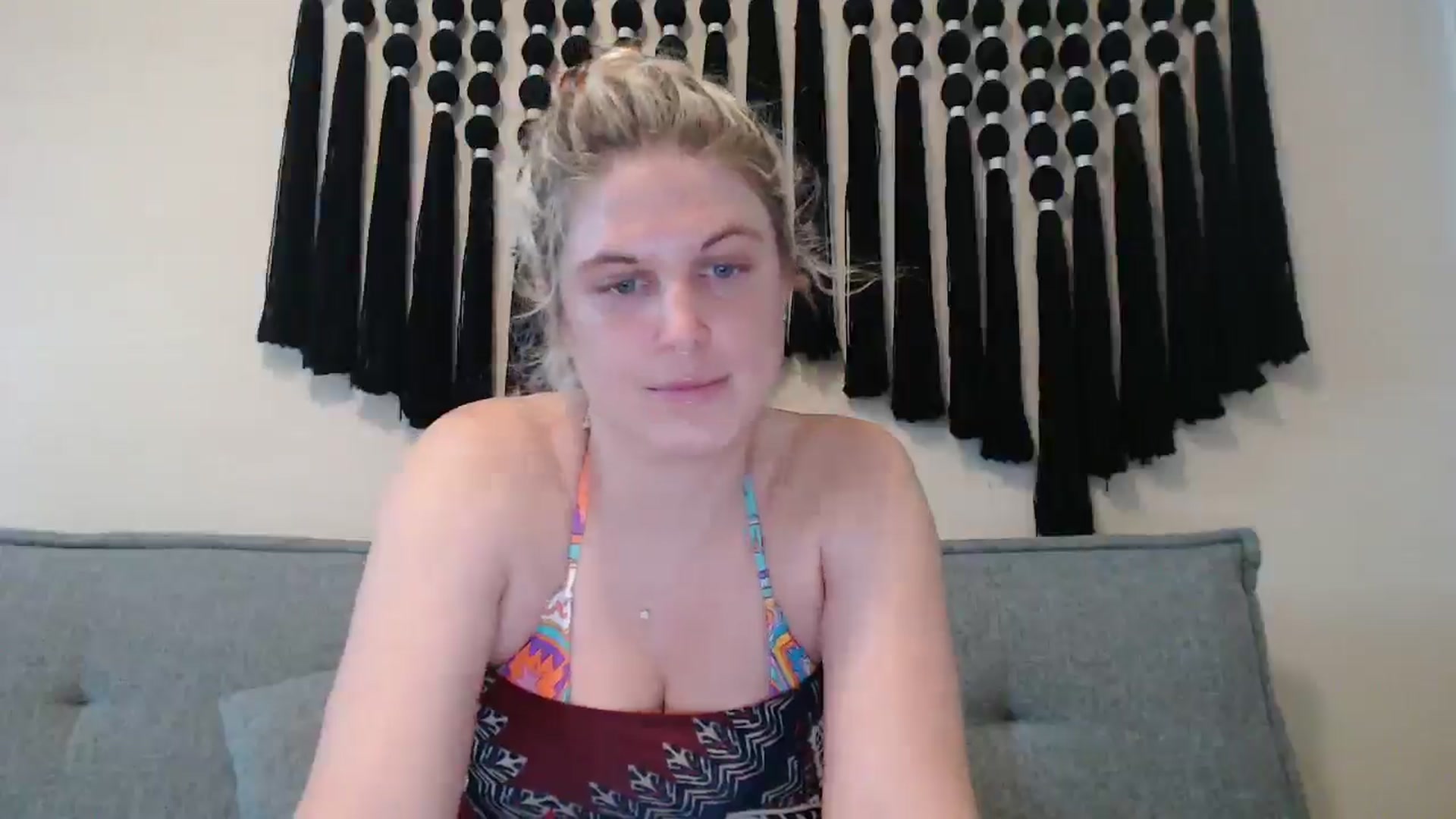Gallery image thumbnail from Emilysworld's myfreecams stream on, 04/16/2025, 23:50 image 15 of 20