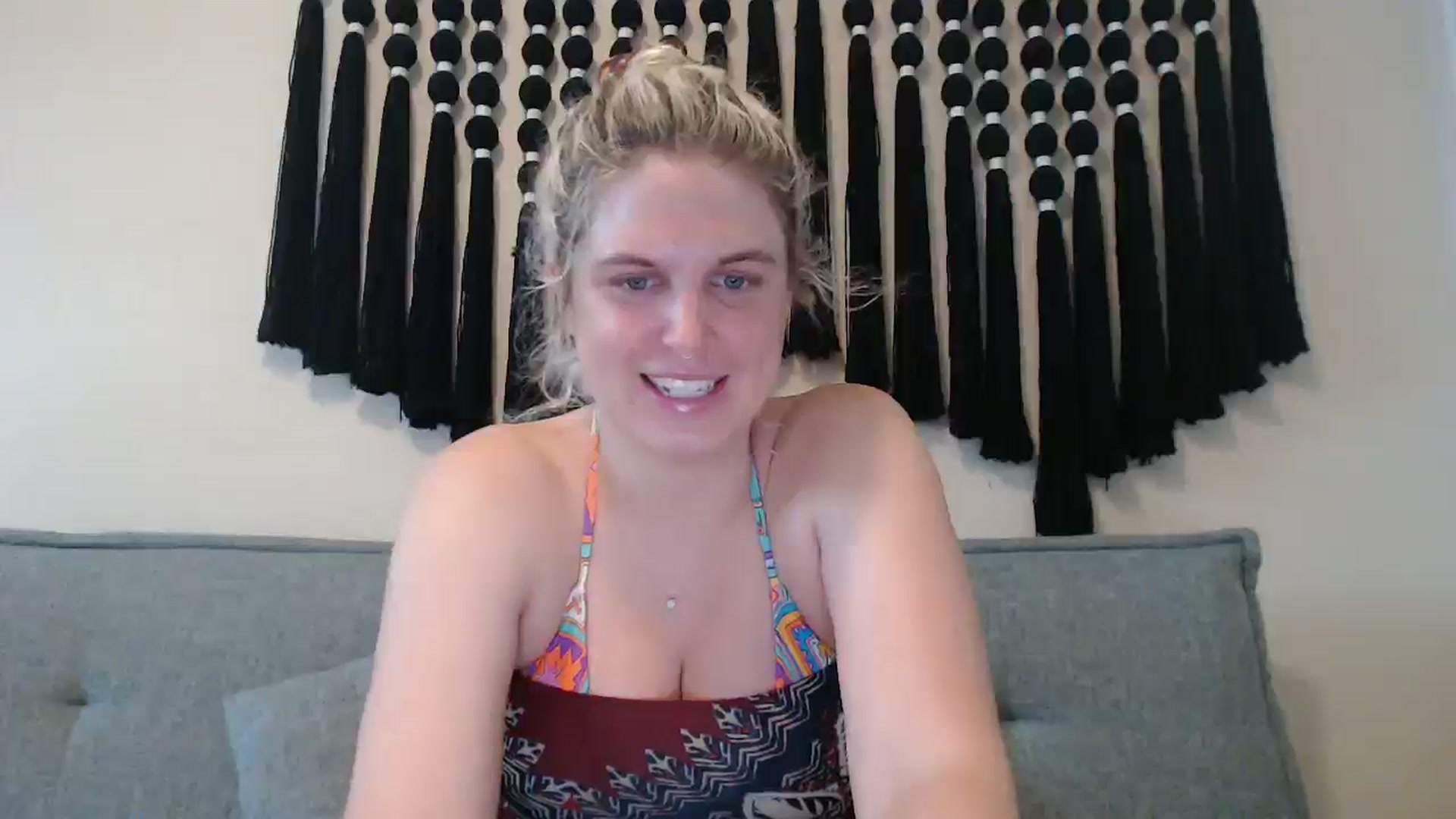 Gallery image thumbnail from Emilysworld's myfreecams stream on, 04/16/2025, 23:50 image 7 of 20