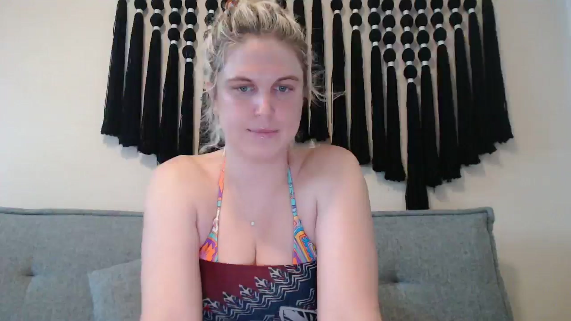 Gallery image thumbnail from Emilysworld's myfreecams stream on, 04/16/2025, 23:50 image 11 of 20