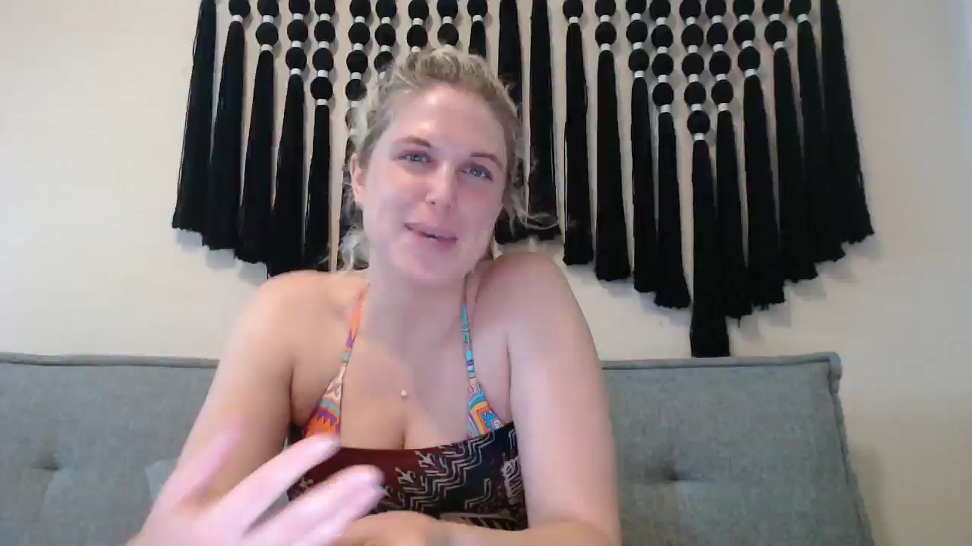 Gallery image thumbnail from Emilysworld's myfreecams stream on, 04/16/2025, 23:50 image 16 of 20