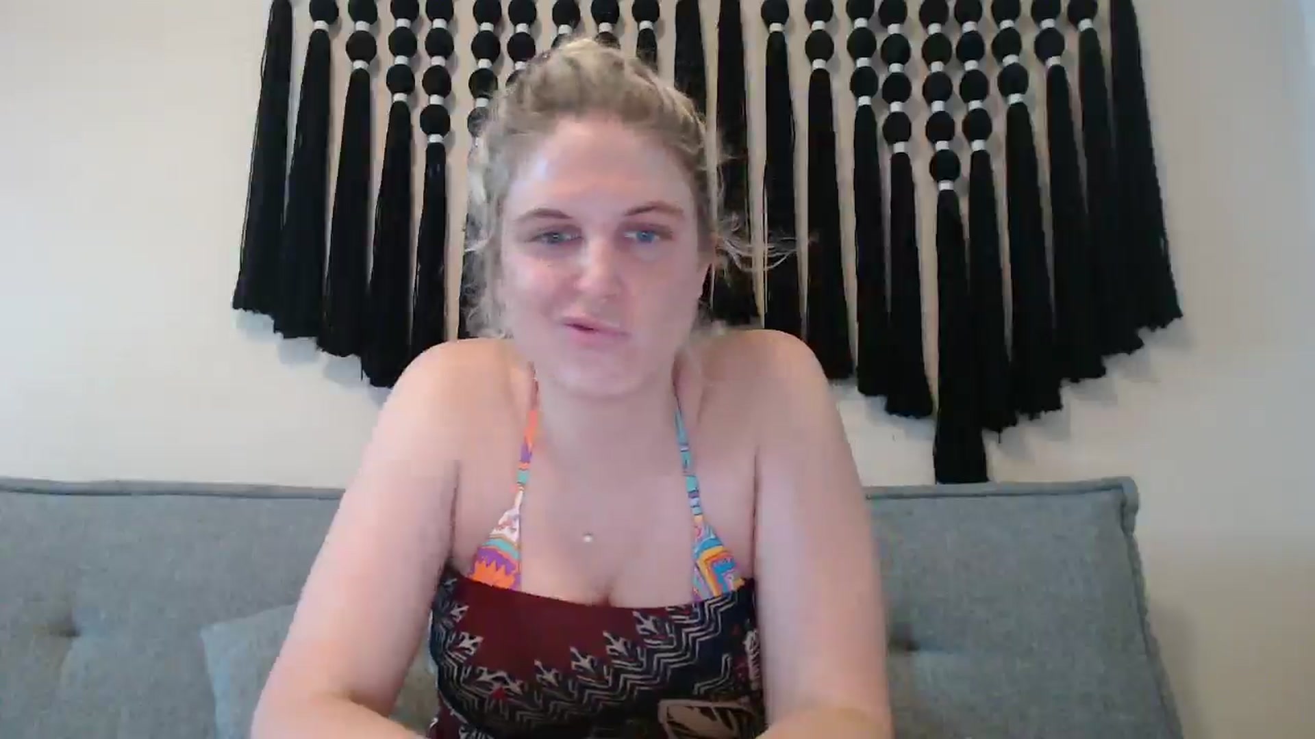 Gallery image thumbnail from Emilysworld's myfreecams stream on, 04/16/2025, 23:50 image 4 of 20