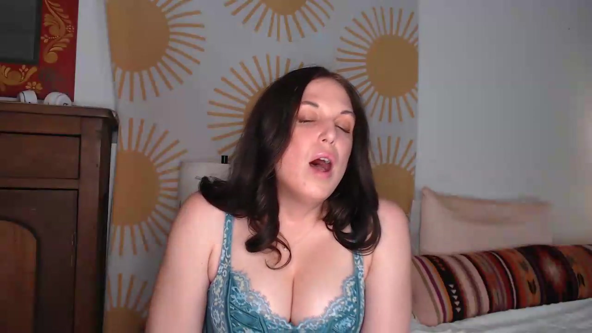 Gallery image thumbnail from Emilysworld's myfreecams stream on, 07/28/2026, 03:18 image 17 of 20