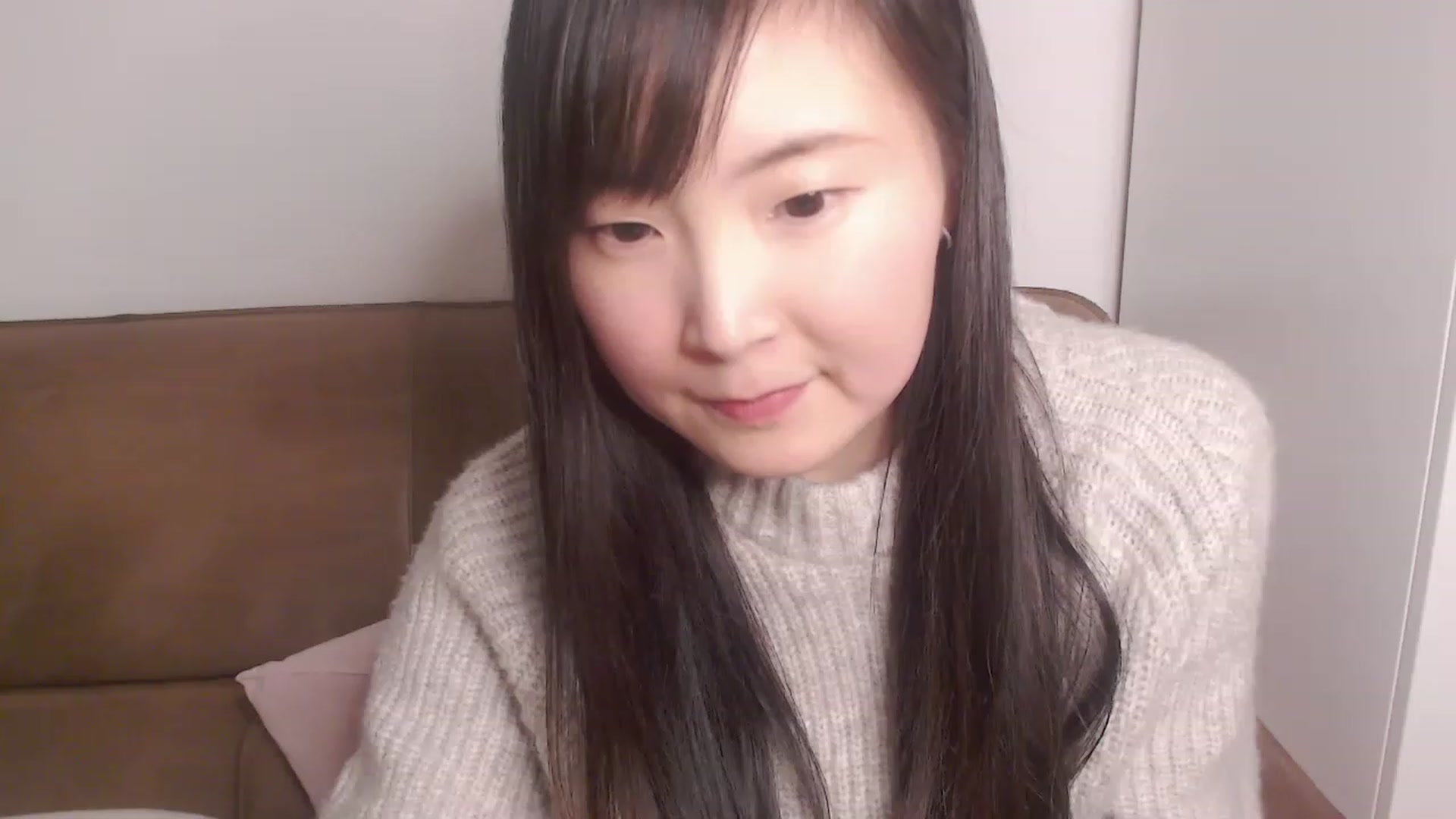 Gallery image thumbnail from Emma0000's myfreecams stream on, 12/24/2022, 18:40 image 5 of 20