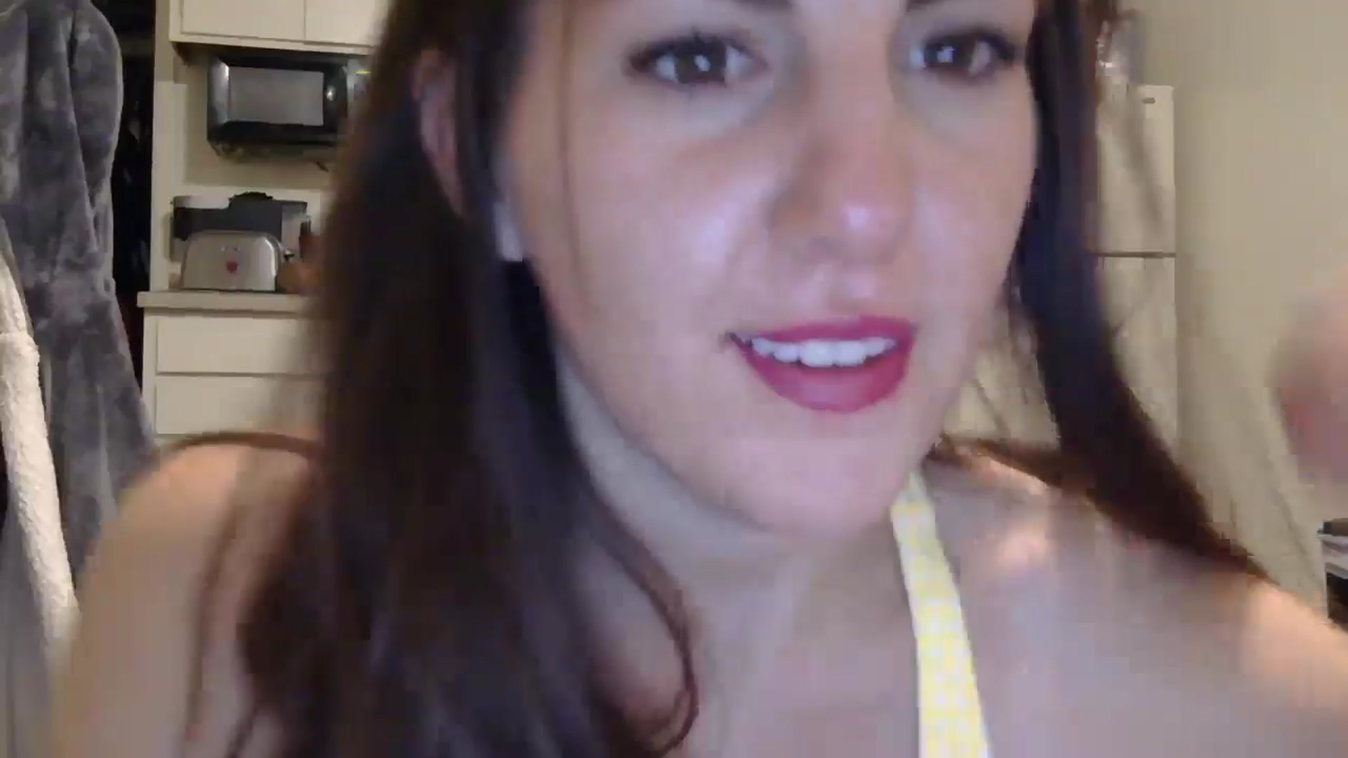Gallery image thumbnail from EmmaBreeze's myfreecams stream on, 05/13/2024, 08:12 image 10 of 20