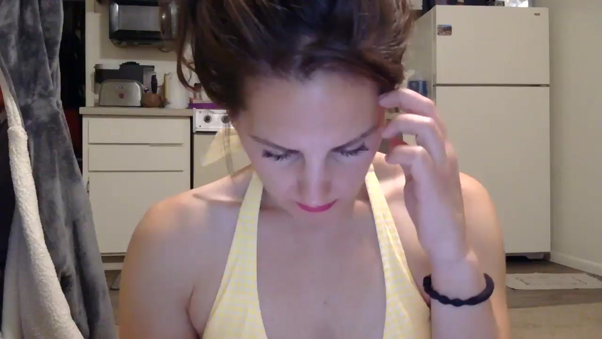 Gallery image thumbnail from EmmaBreeze's myfreecams stream on, 05/13/2024, 08:12 image 17 of 20