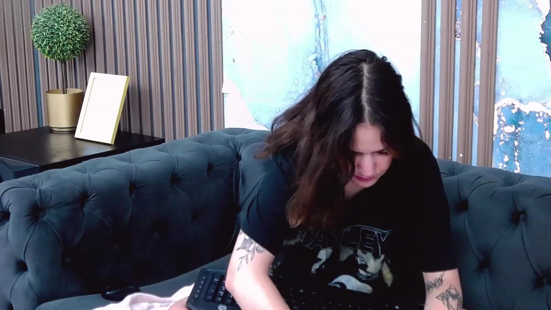 Gallery image thumbnail from EmmaCutiePie's myfreecams stream on, 08/17/2023, 05:36 image 12 of 20