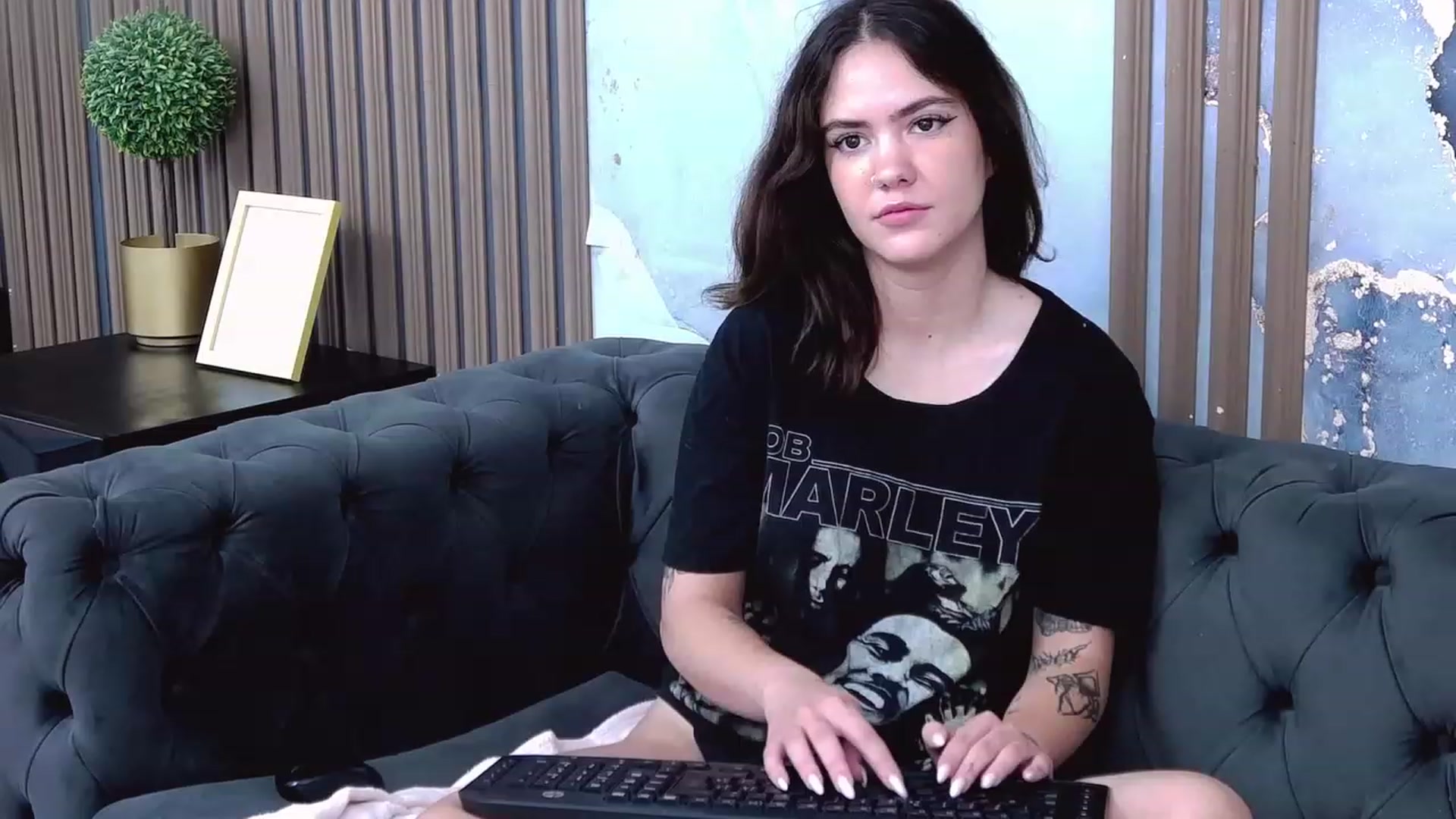 Gallery image thumbnail from EmmaCutiePie's myfreecams stream on, 08/17/2023, 05:36 image 10 of 20