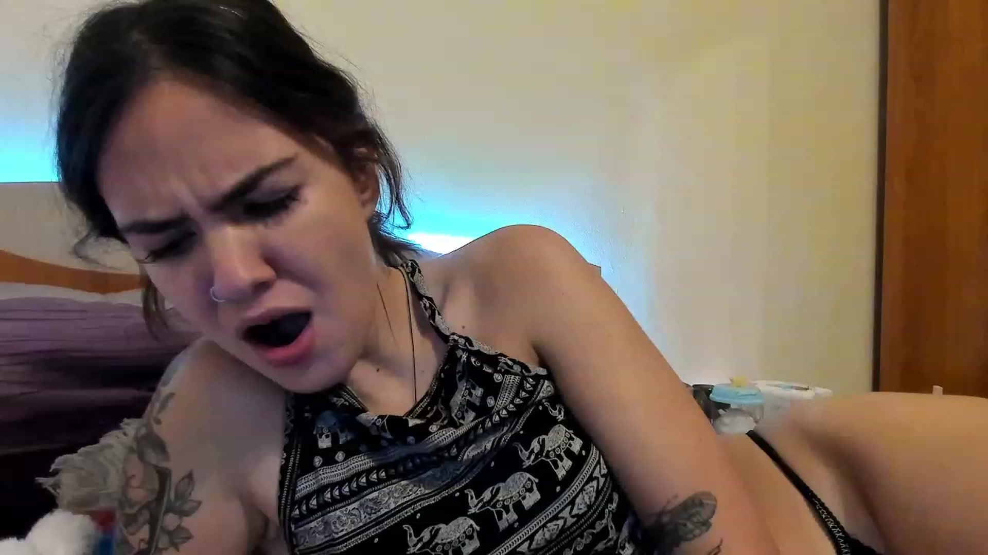 Gallery image thumbnail from EmmaCutiePie's myfreecams stream on, 09/29/2023, 17:37 image 12 of 20