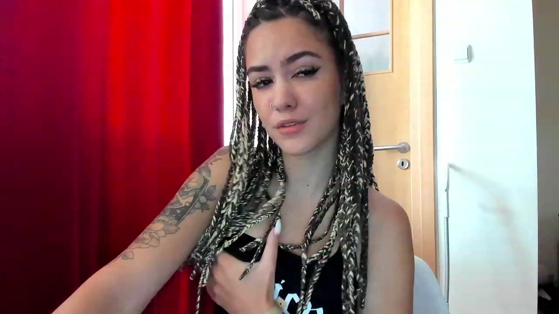 Gallery image thumbnail from EmmaCutiePie's myfreecams stream on, 10/25/2023, 10:08 image 13 of 20
