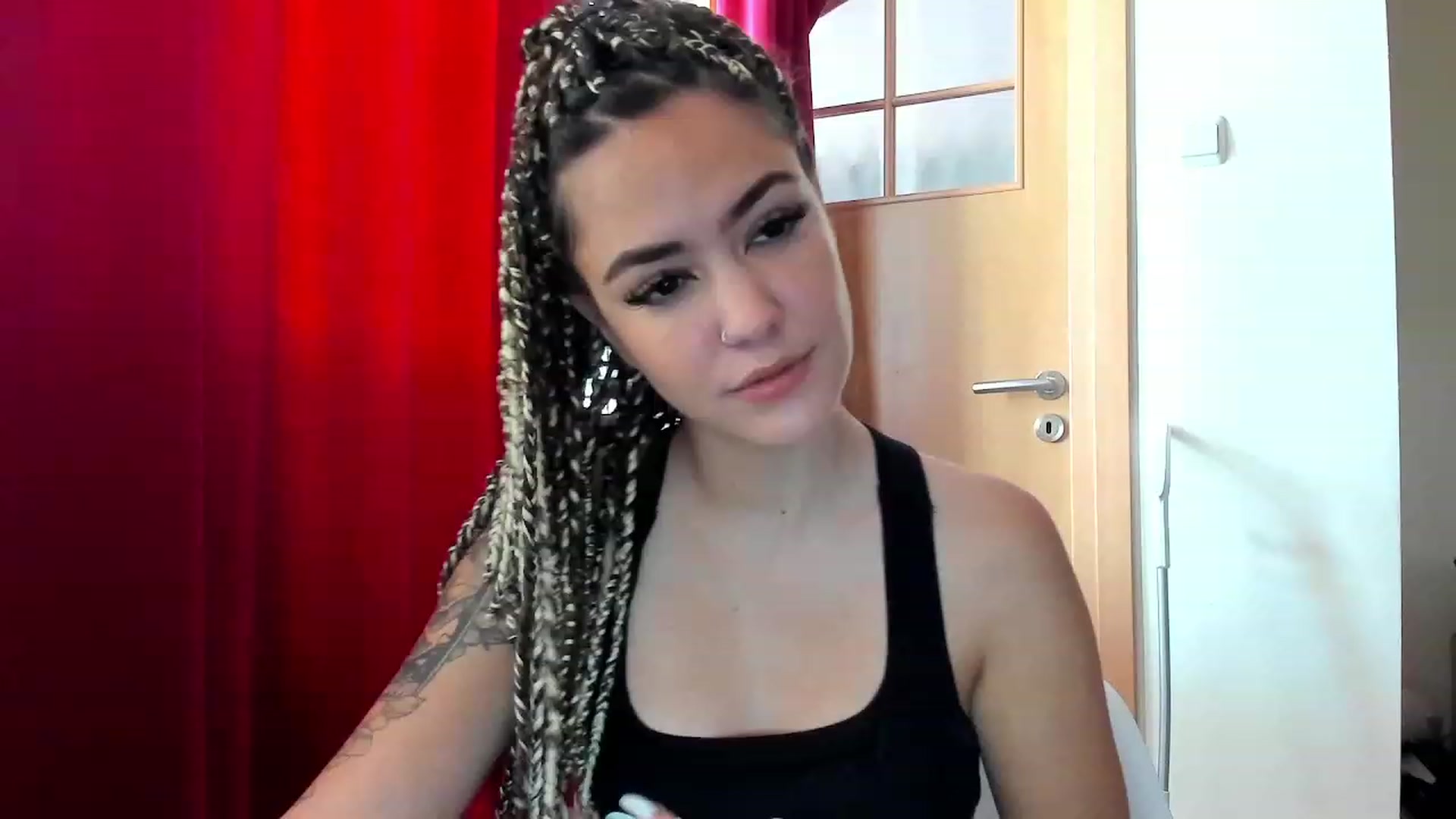 Gallery image thumbnail from EmmaCutiePie's myfreecams stream on, 10/25/2023, 10:08 image 14 of 20