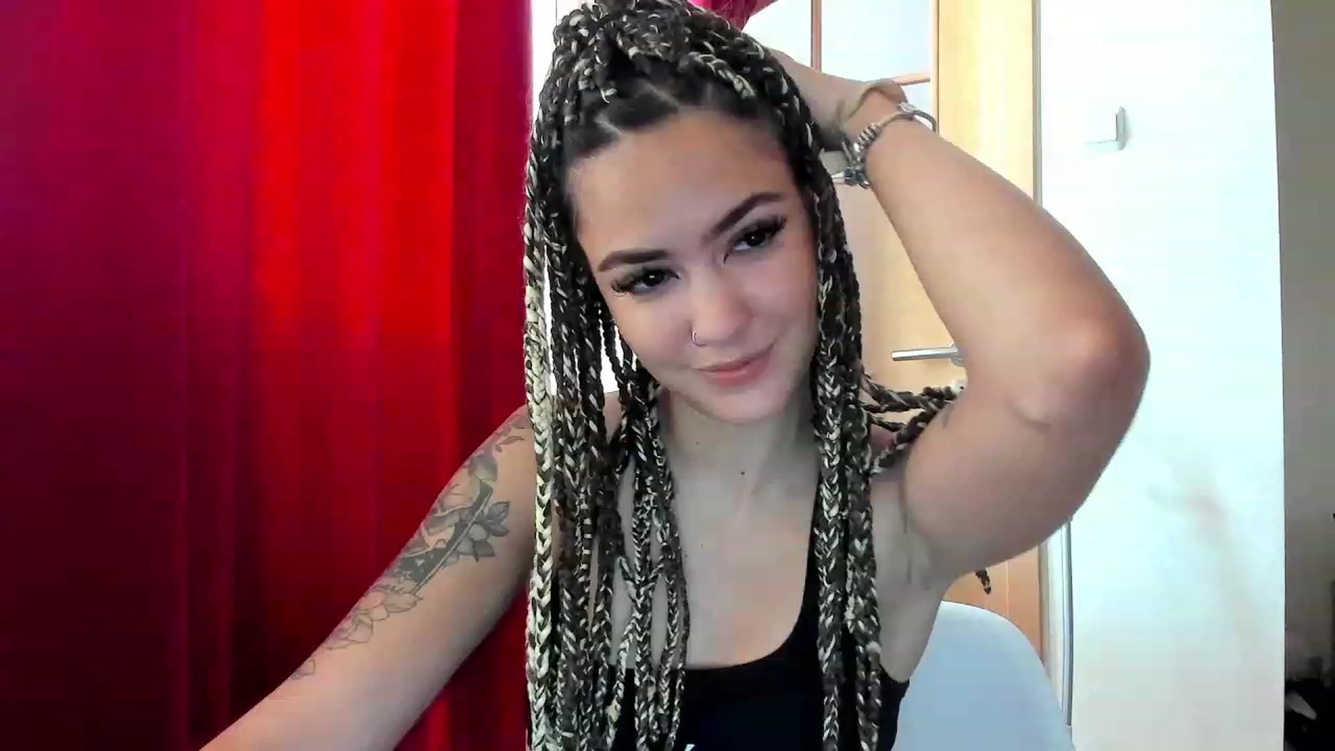 Gallery image thumbnail from EmmaCutiePie's myfreecams stream on, 10/25/2023, 10:08 image 4 of 20