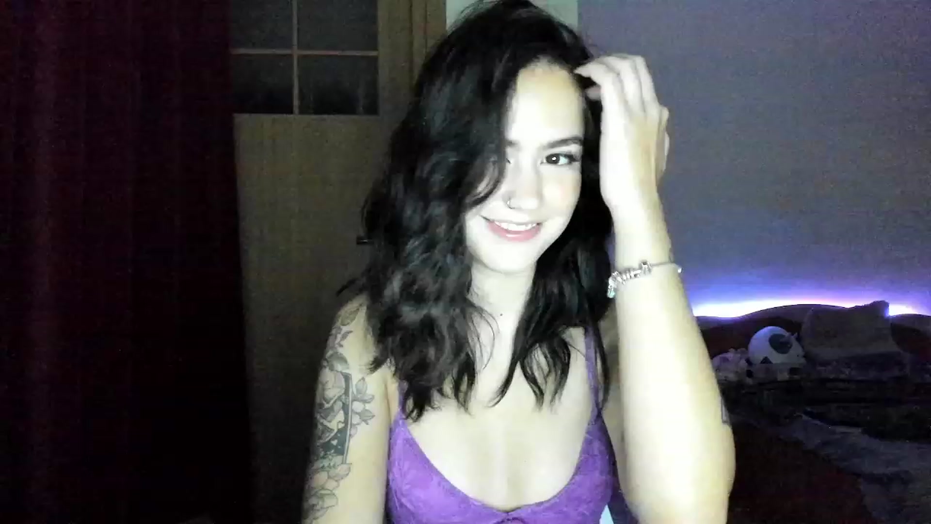 Gallery image thumbnail from EmmaCutiePie's myfreecams stream on, 11/23/2023, 17:23 image 11 of 20