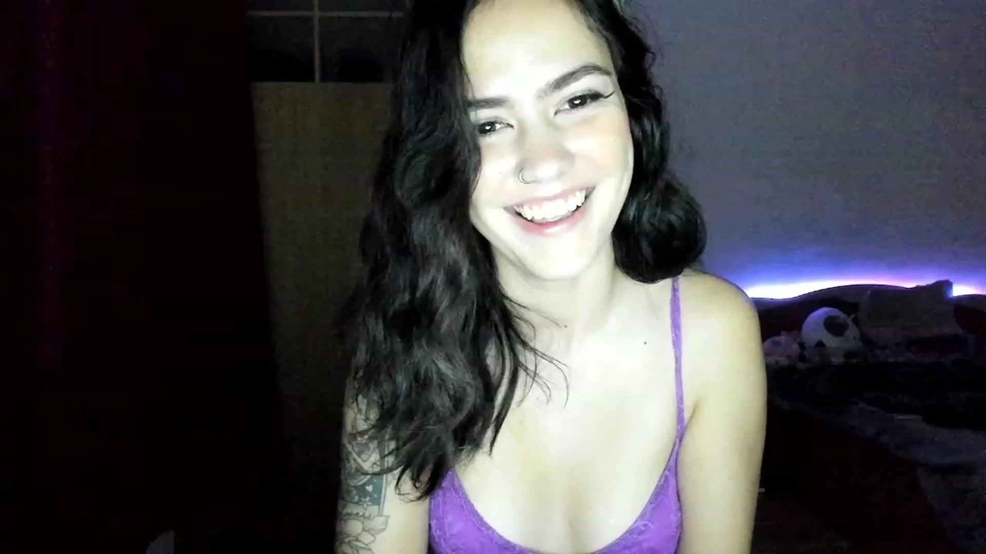 Gallery image thumbnail from EmmaCutiePie's myfreecams stream on, 11/23/2023, 18:14 image 5 of 20