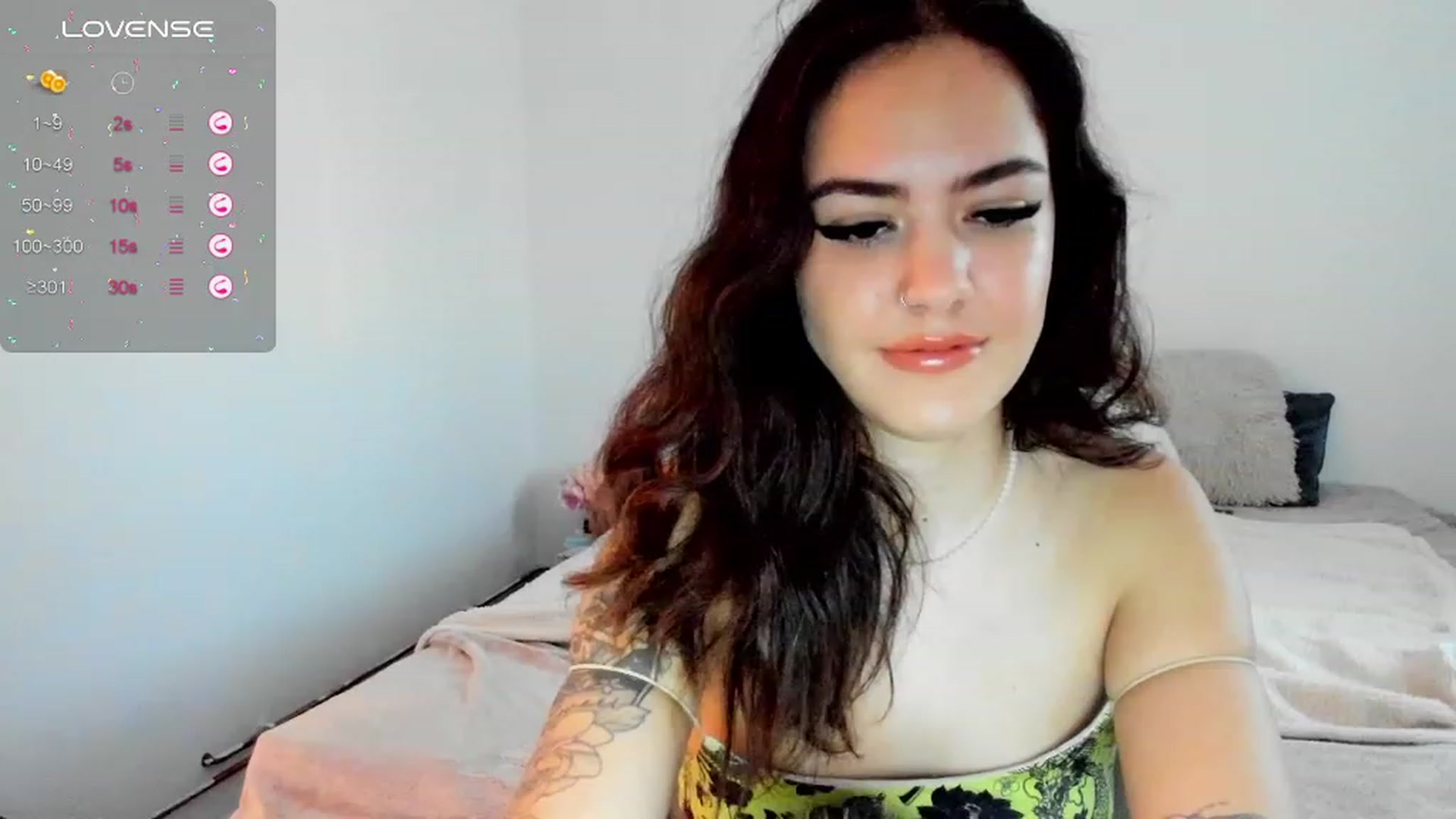 Gallery image thumbnail from EmmaCutiePie's myfreecams stream on, 02/06/2024, 15:40 image 10 of 20