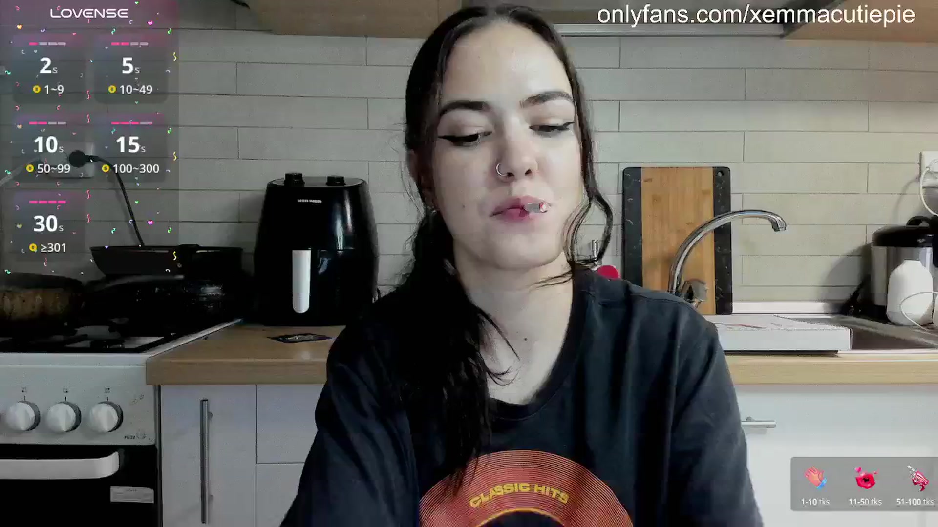 Gallery image thumbnail from EmmaCutiePie's myfreecams stream on, 10/04/2024, 16:26 image 7 of 20