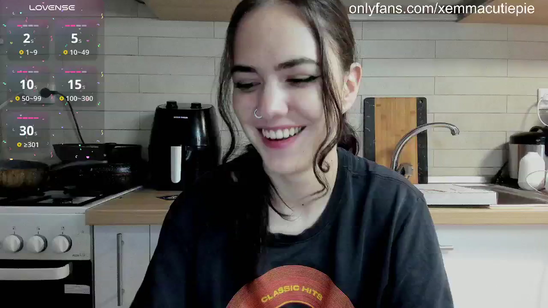Gallery image thumbnail from EmmaCutiePie's myfreecams stream on, 10/04/2024, 16:26 image 5 of 20