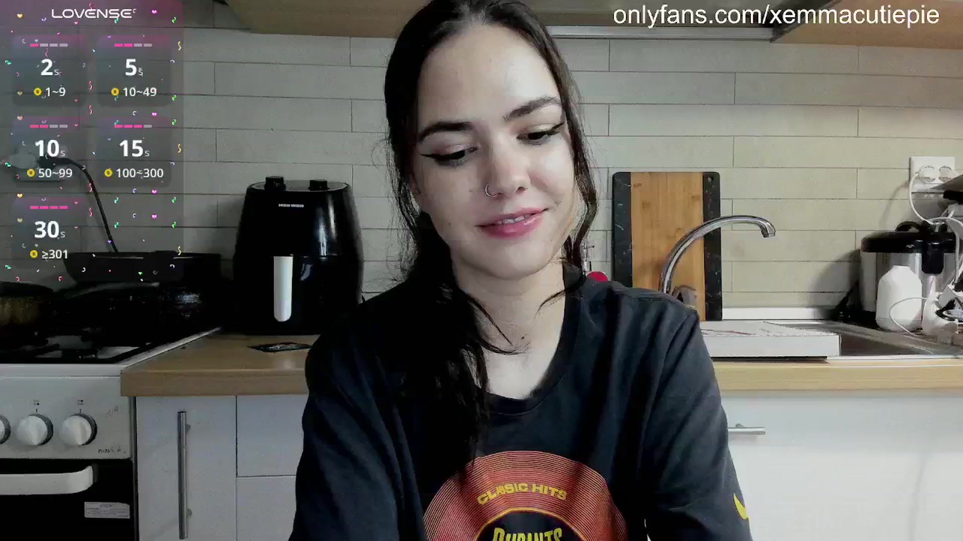 Gallery image thumbnail from EmmaCutiePie's myfreecams stream on, 10/04/2024, 16:26 image 1 of 20