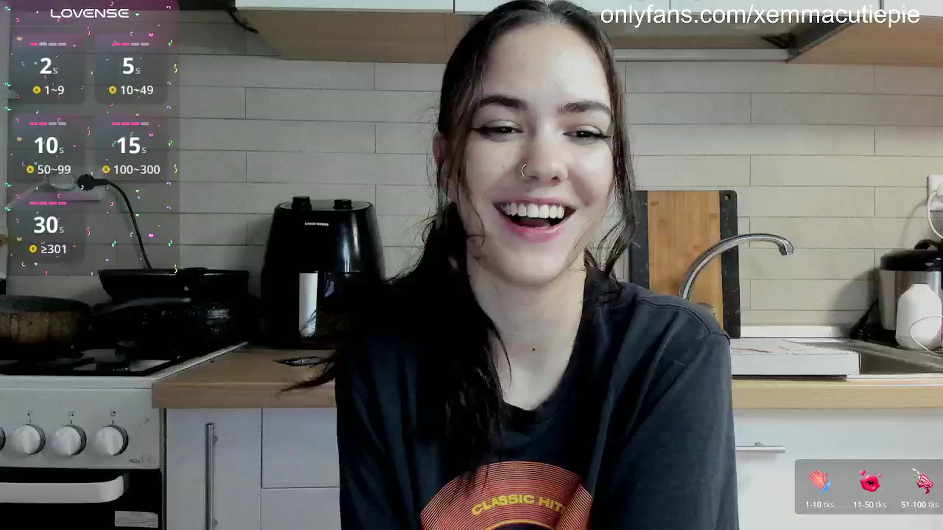 Gallery image thumbnail from EmmaCutiePie's myfreecams stream on, 10/04/2024, 16:26 image 13 of 20