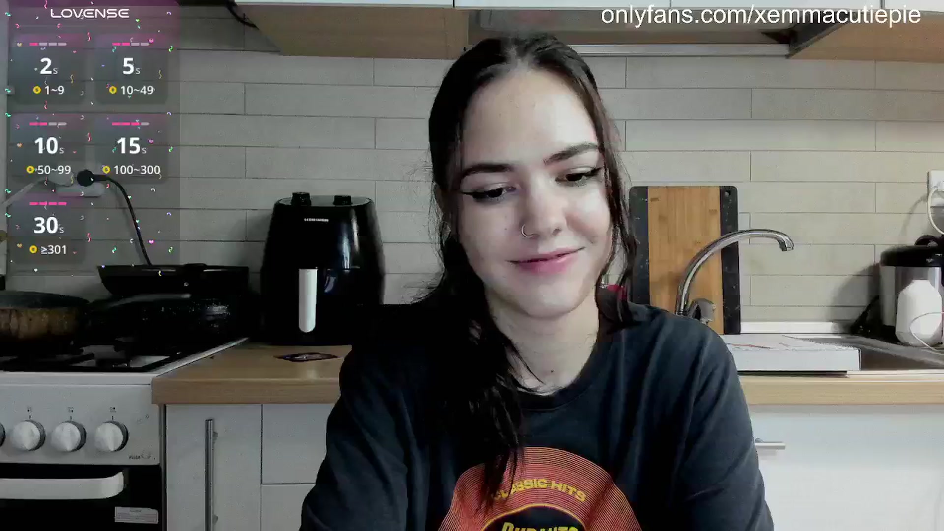Gallery image thumbnail from EmmaCutiePie's myfreecams stream on, 10/04/2024, 16:26 image 16 of 20