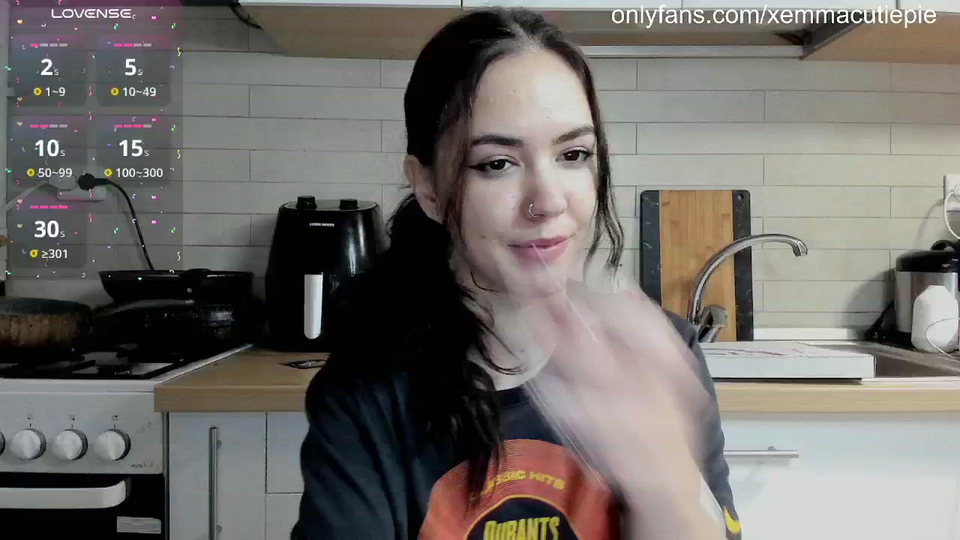 Gallery image thumbnail from EmmaCutiePie's myfreecams stream on, 10/04/2024, 16:26 image 17 of 20