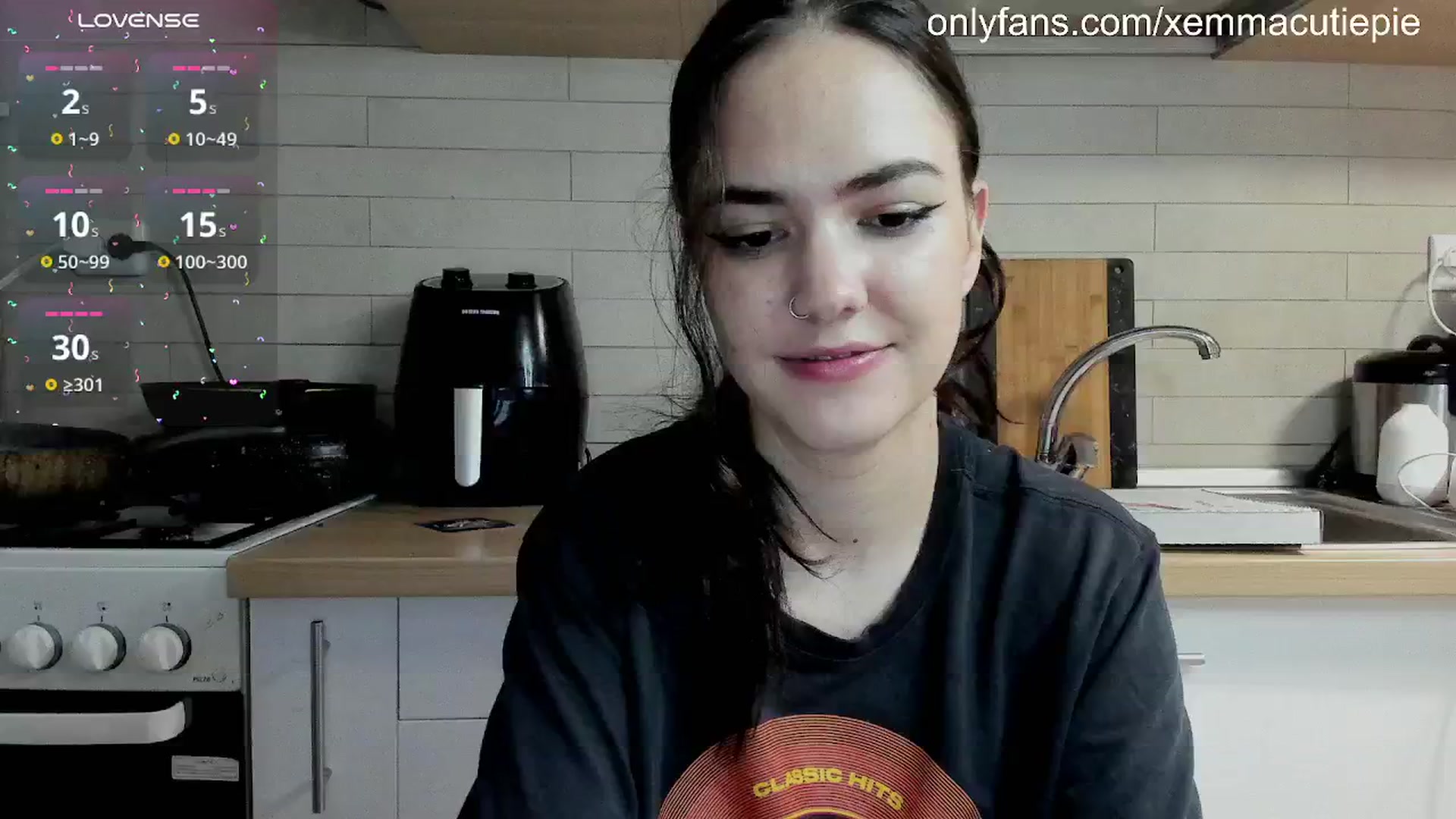 Gallery image thumbnail from EmmaCutiePie's myfreecams stream on, 10/04/2024, 16:26 image 6 of 20