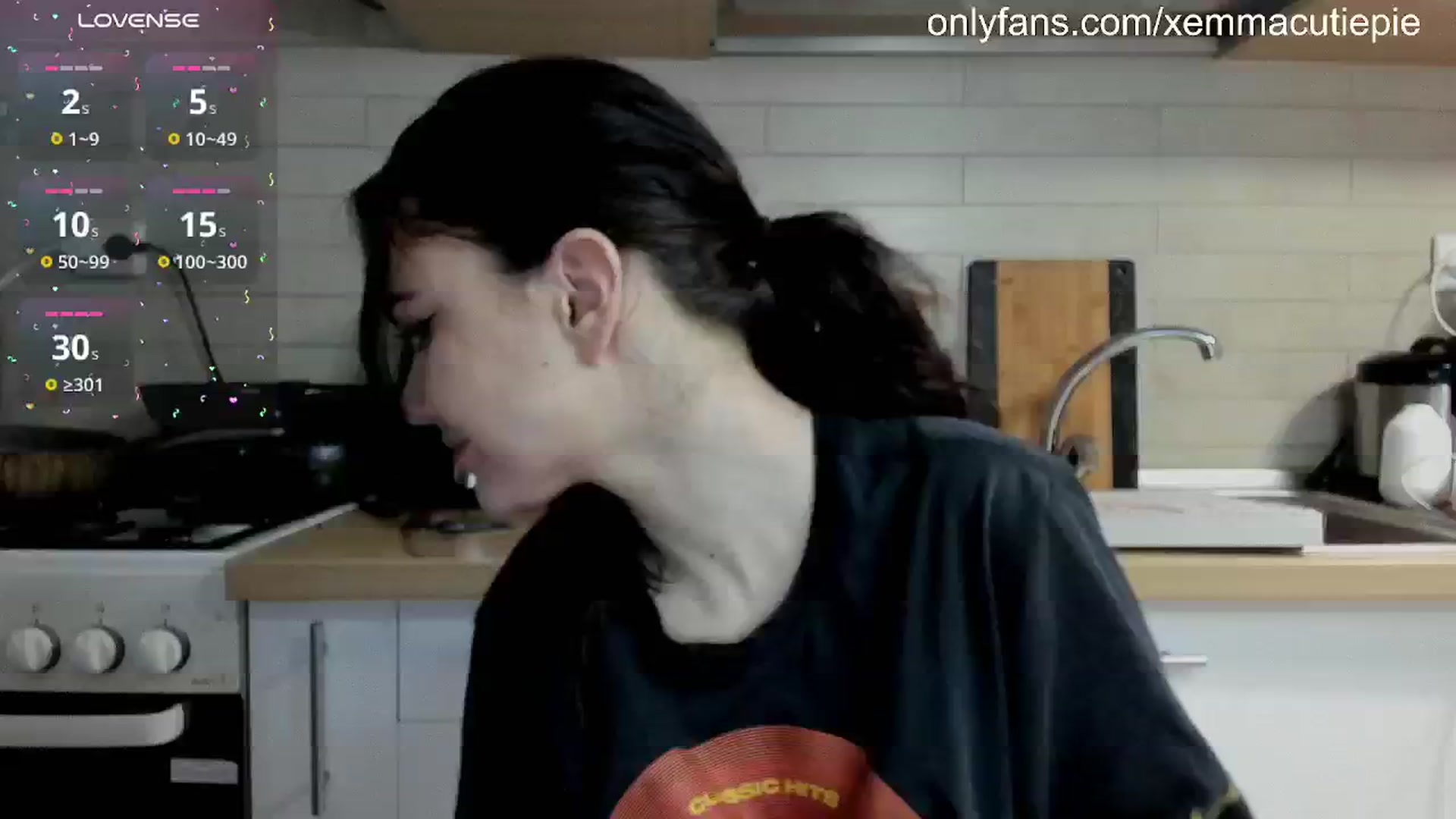Gallery image thumbnail from EmmaCutiePie's myfreecams stream on, 10/04/2024, 16:26 image 12 of 20