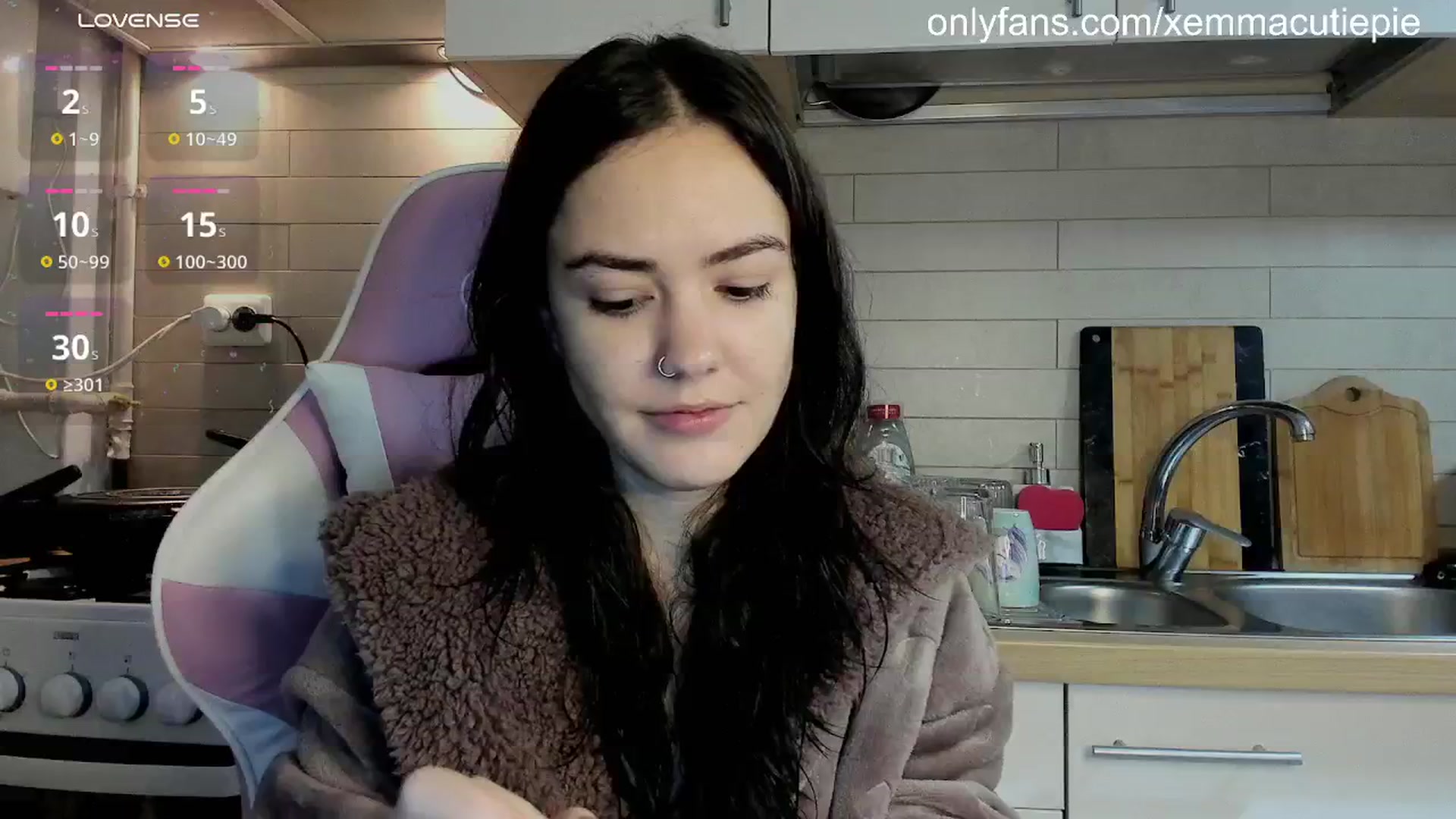 Gallery image thumbnail from EmmaCutiePie's myfreecams stream on, 11/16/2024, 15:25 image 2 of 20