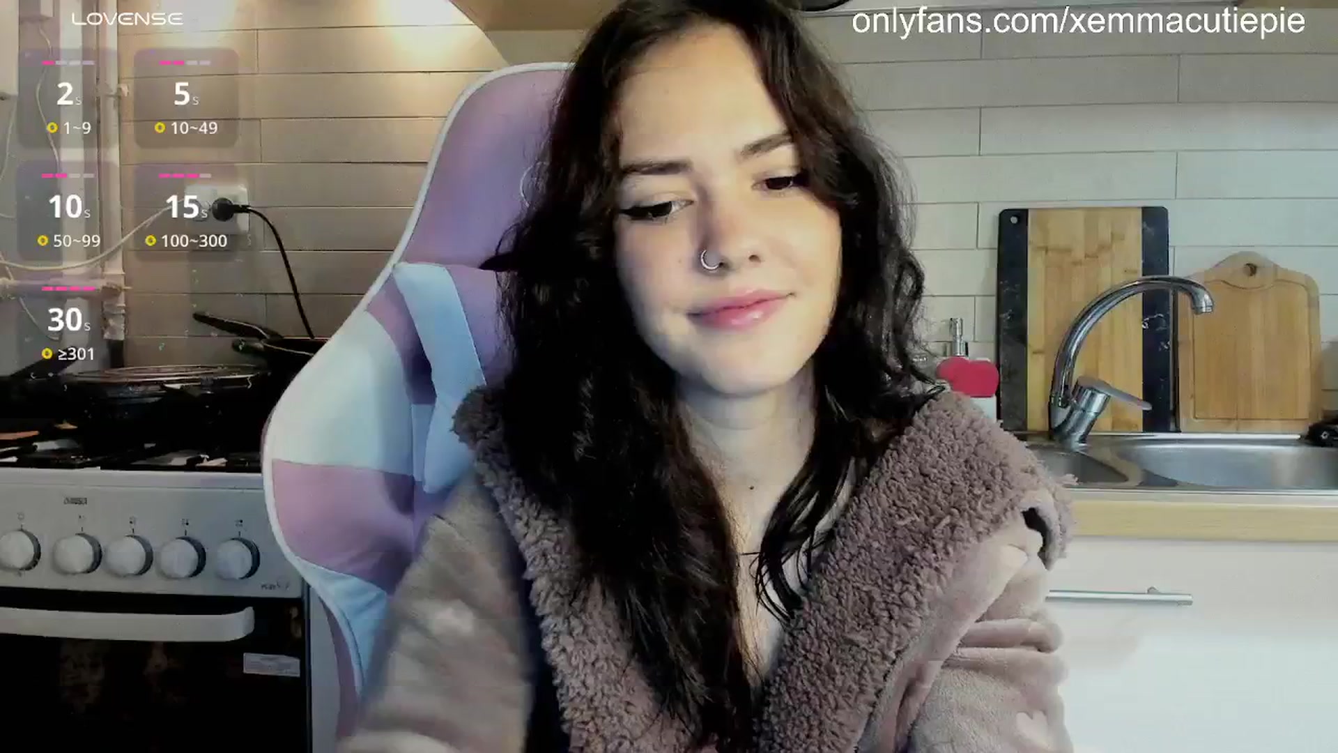 Gallery image thumbnail from EmmaCutiePie's myfreecams stream on, 11/16/2024, 15:25 image 13 of 20