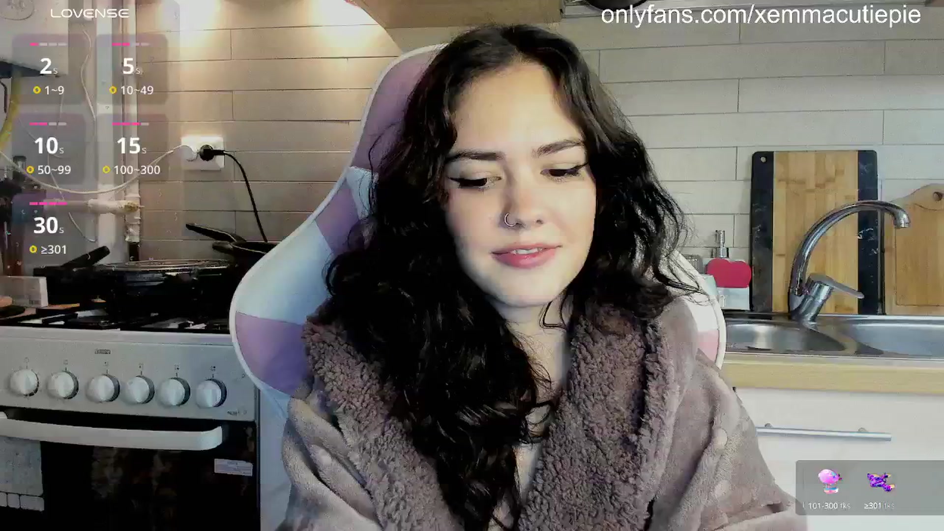 Gallery image thumbnail from EmmaCutiePie's myfreecams stream on, 11/16/2024, 16:40 image 12 of 20