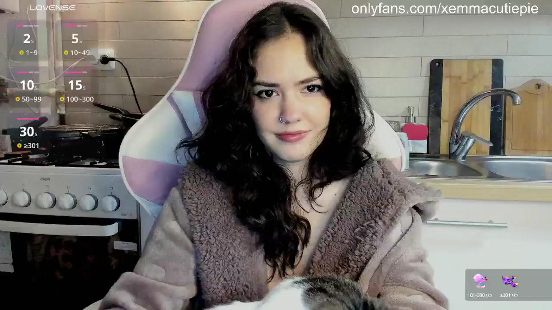 Gallery image thumbnail from EmmaCutiePie's myfreecams stream on, 11/16/2024, 16:40 image 17 of 20