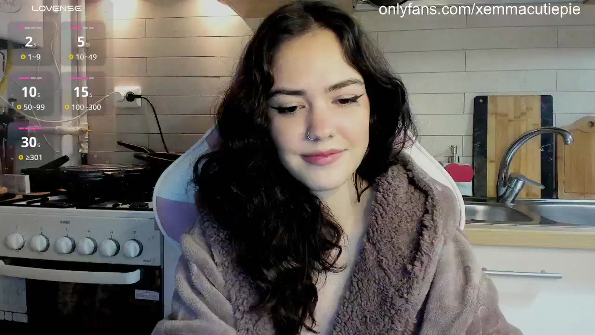 Gallery image thumbnail from EmmaCutiePie's myfreecams stream on, 11/16/2024, 16:40 image 10 of 20