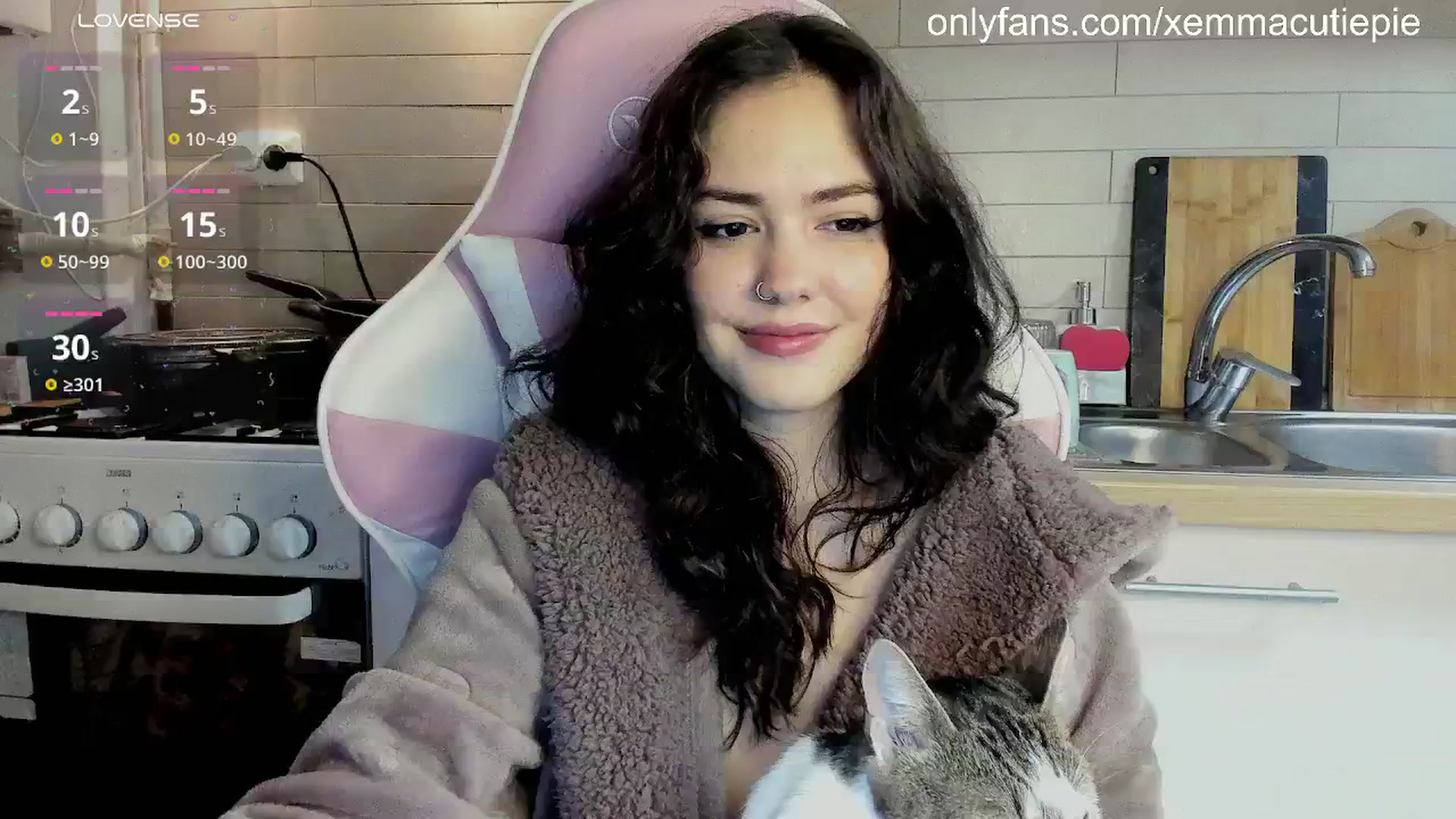 Gallery image thumbnail from EmmaCutiePie's myfreecams stream on, 11/16/2024, 16:40 image 18 of 20