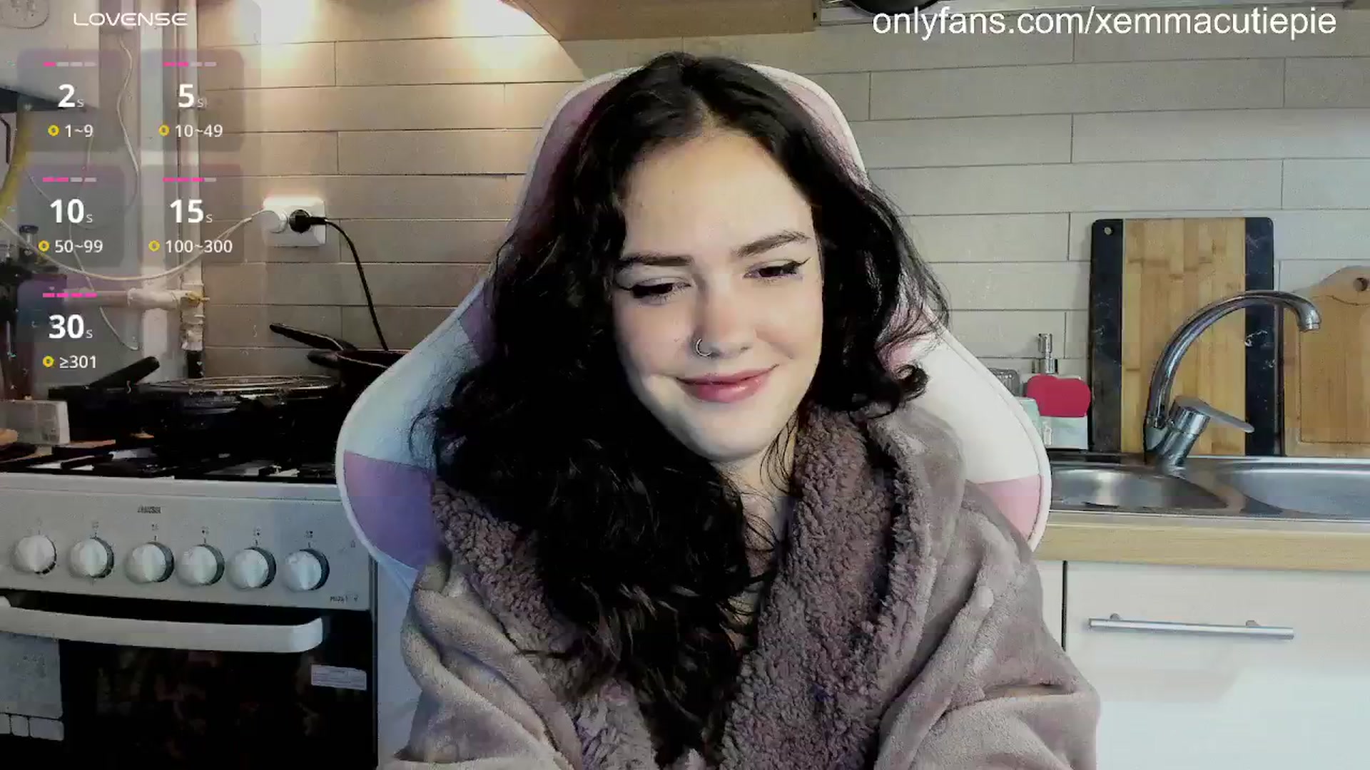 Gallery image thumbnail from EmmaCutiePie's myfreecams stream on, 11/16/2024, 16:40 image 14 of 20